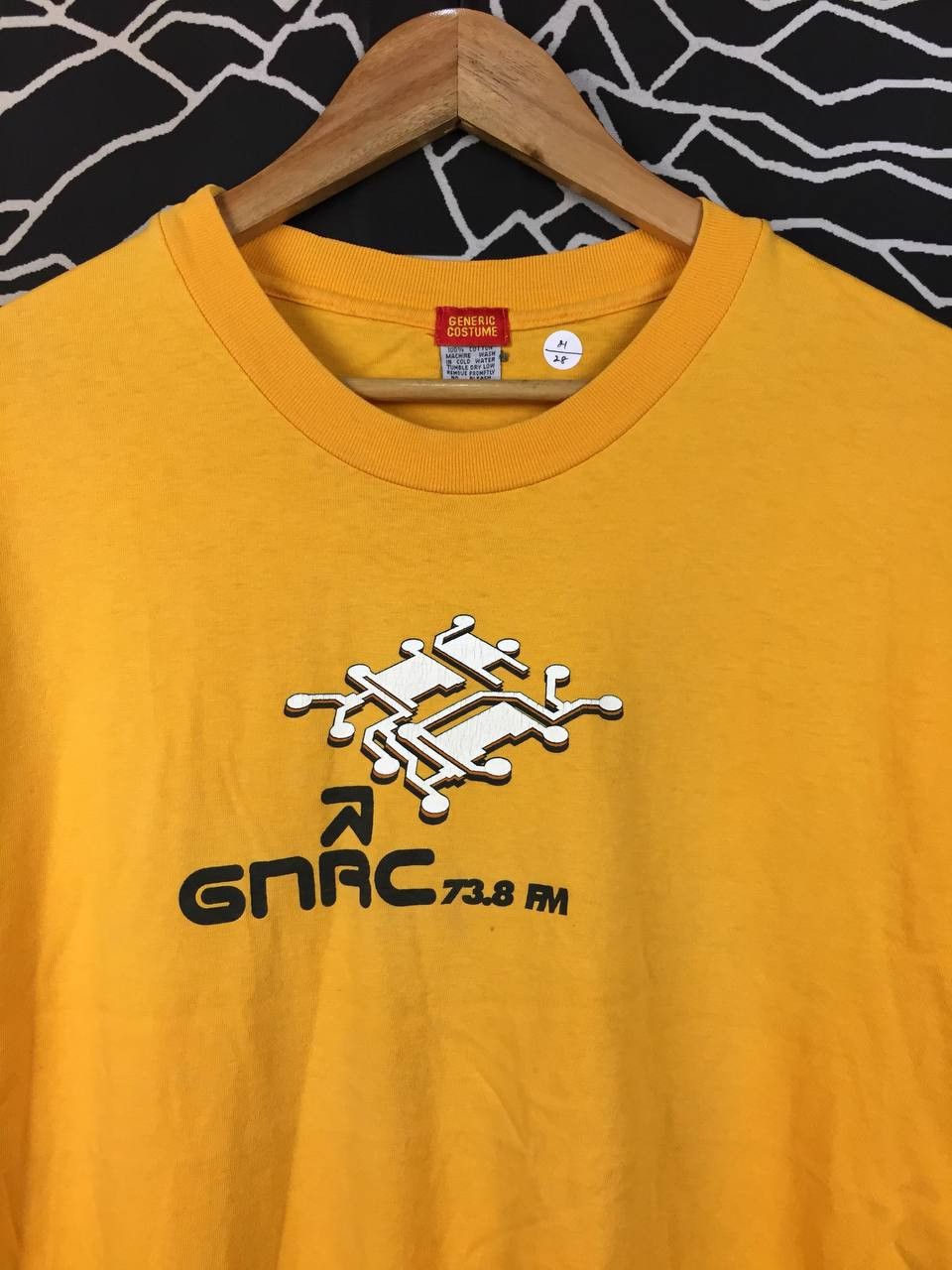 Vintage Vtg Generic Costume GNRC 73.8 FM Graphic Made in USA Tee Size US L / EU 52-54 / 3 - 3 Thumbnail