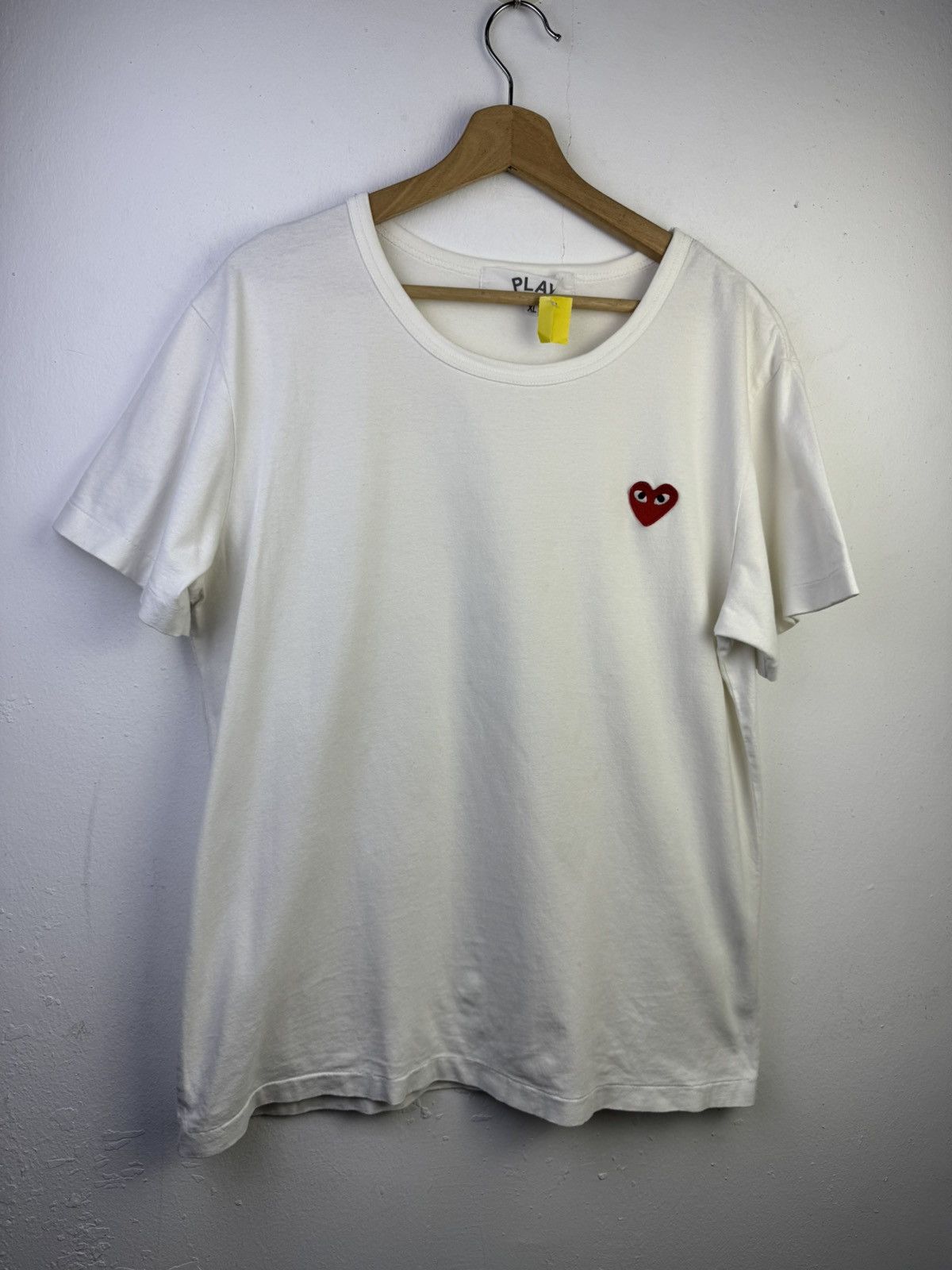 Comme des Garcons PLAY Comme des Garçons Play white T-shirt with a red heart logo Size US XL / EU 56 / 4 - 2 Thumbnail