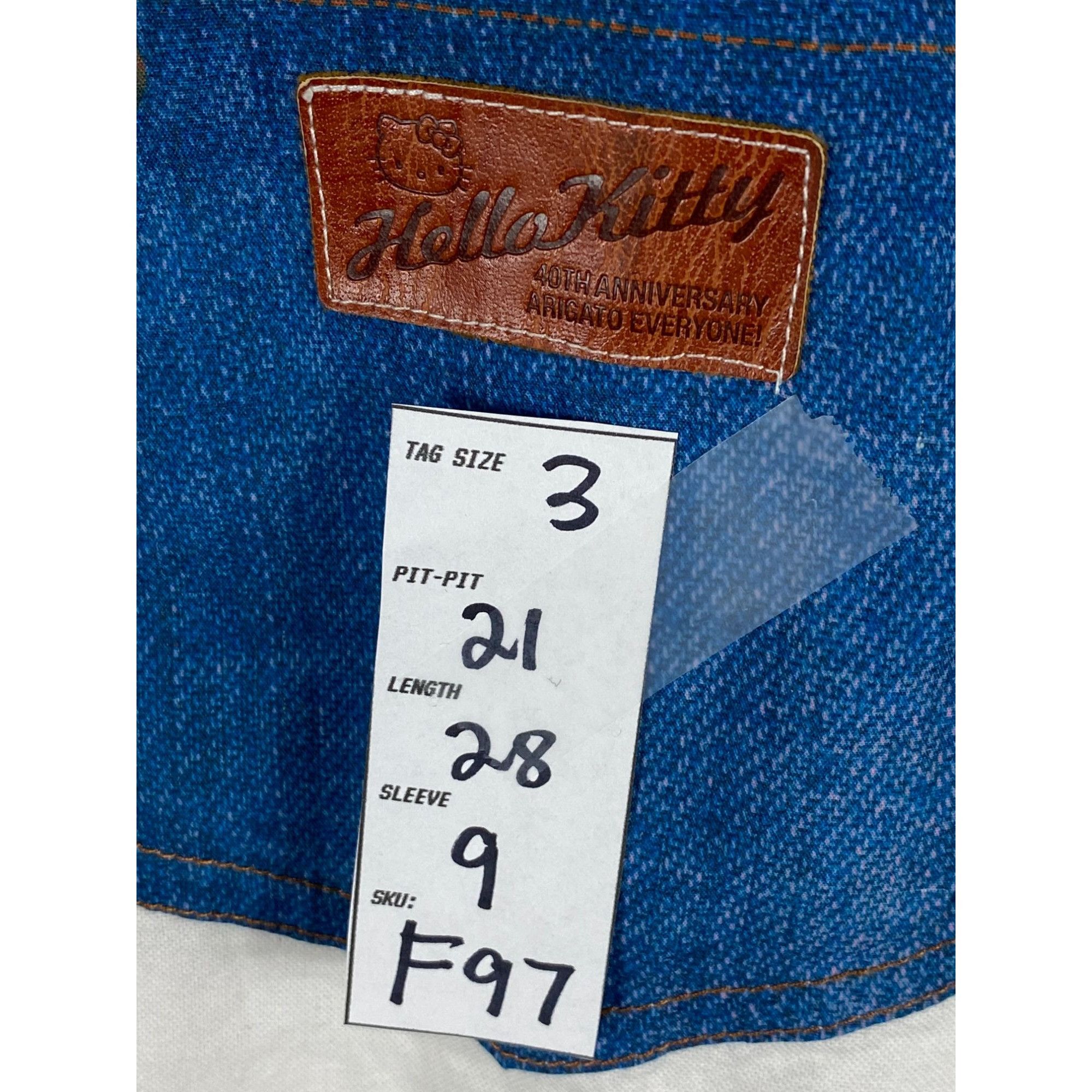Giordano Giordano Hello Kitty 40th Anniversary Button Up Pocket Short Size M / US 6-8 / IT 42-44 - 4 Thumbnail