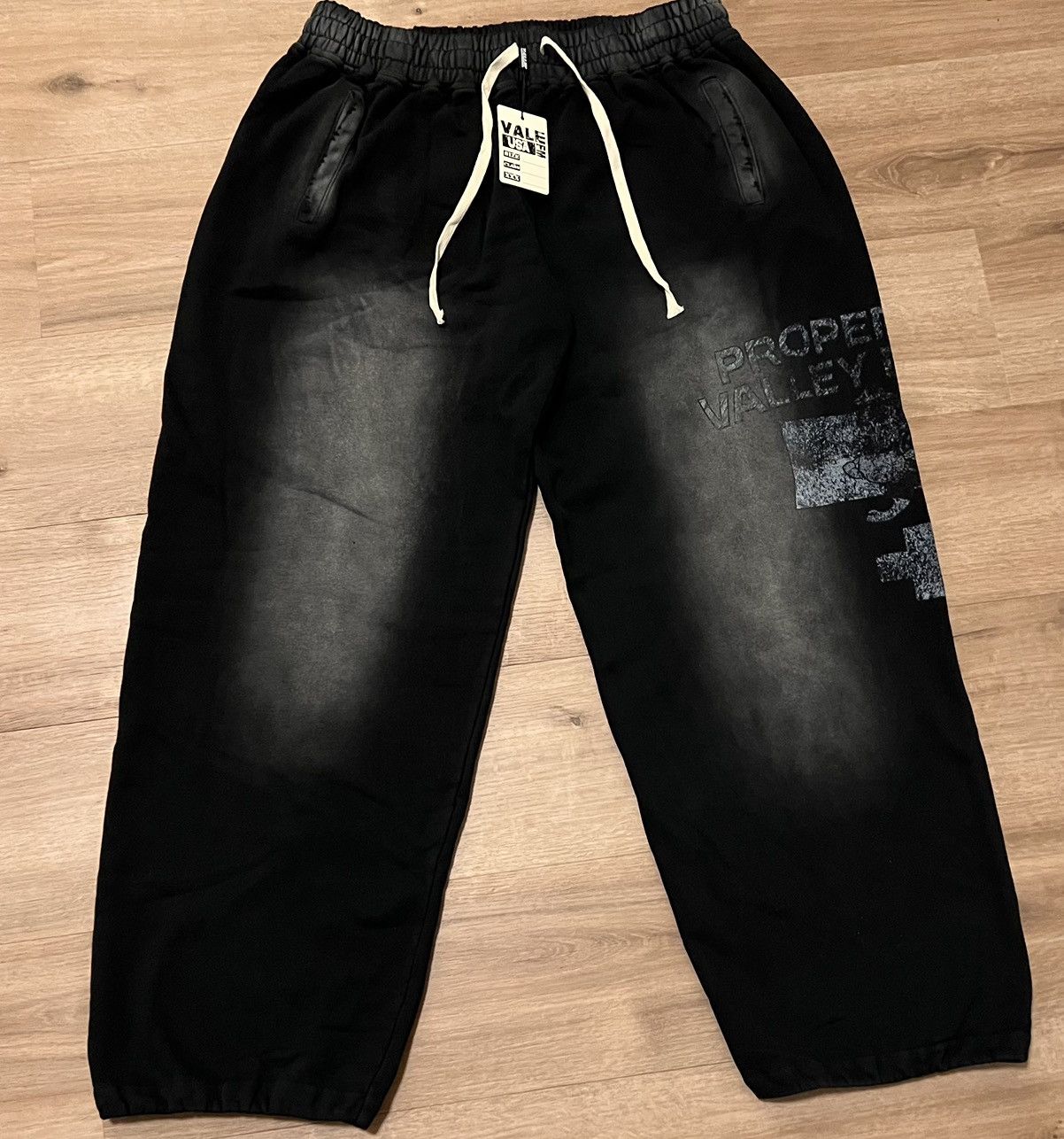 Vale Vale forever prison break sweats size L Size US 34 / EU 50 - 1 Thumbnail
