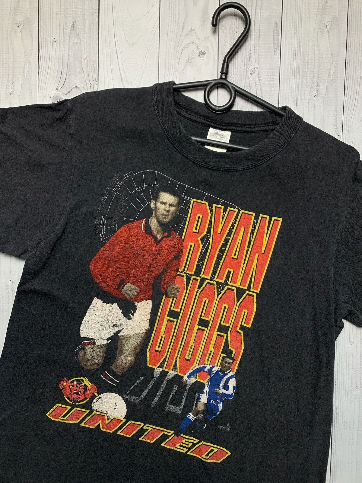 Vintage Vintage Manchester United 11 Giggs rare soccer tee Size US M / EU 48-50 / 2 - 3 Thumbnail