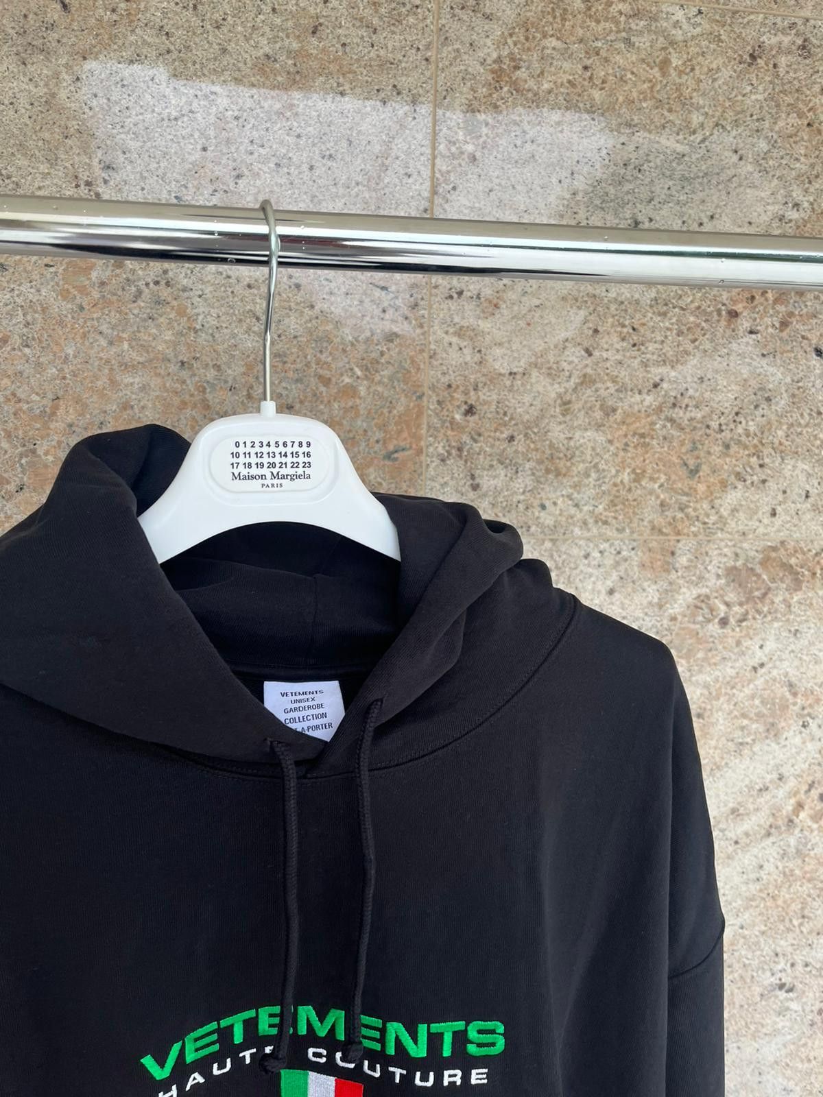 Vetements Vetements Italy Logo Hoodie Size US S / EU 44-46 / 1 - 3 Thumbnail