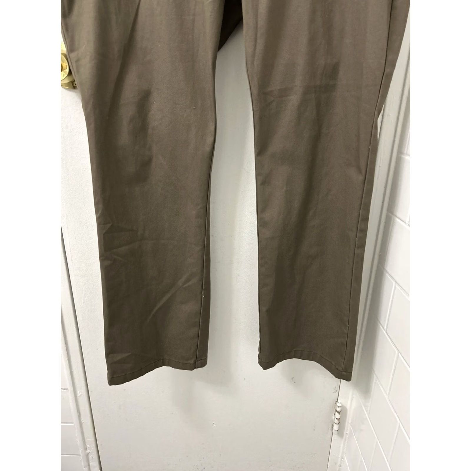 Old Navy Old Navy Pants Mens 40x32 Brown Ultimate Straight Built In Flex Chino Trousers Size US 40 / EU 56 - 3 Thumbnail