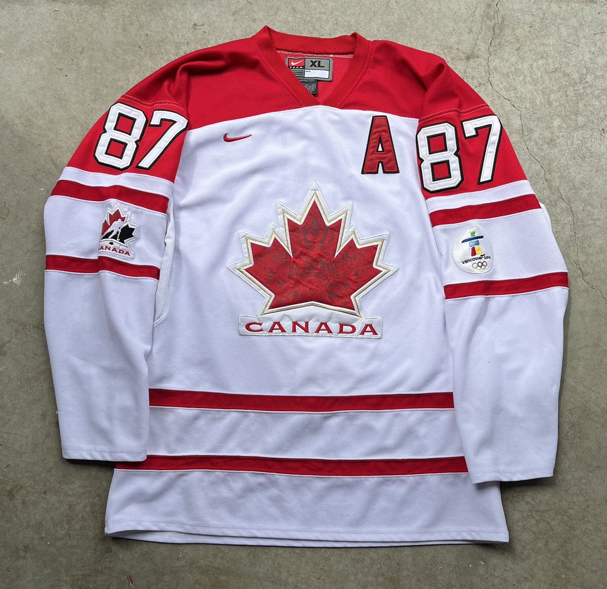 image of 2010 Team Canada Olympics Sidney Crosby Hockey Jersey in White, Men's (Size XL)