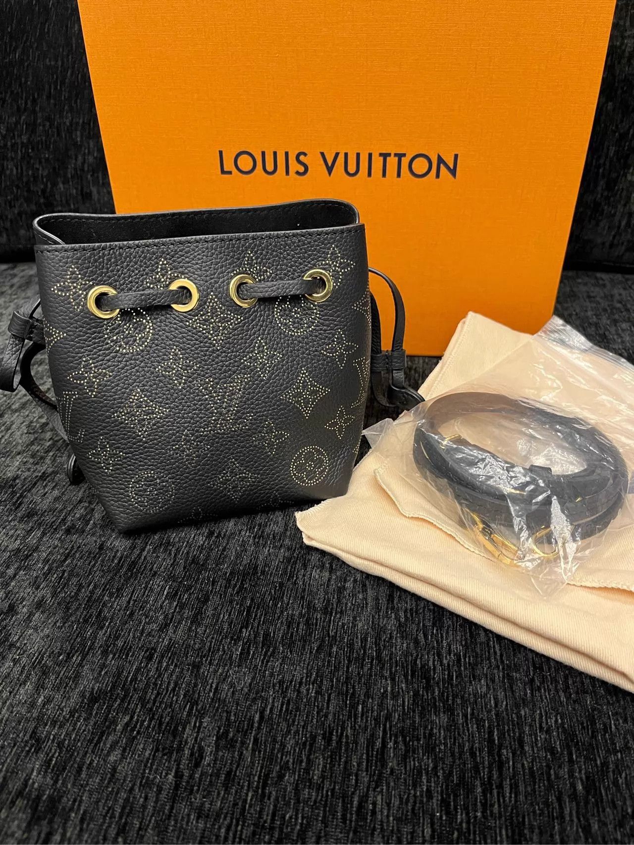 Louis Vuitton LV Pico Bella Embossed Calf Bucket New 10.5x13x11 Size ONE SIZE - 1 Thumbnail