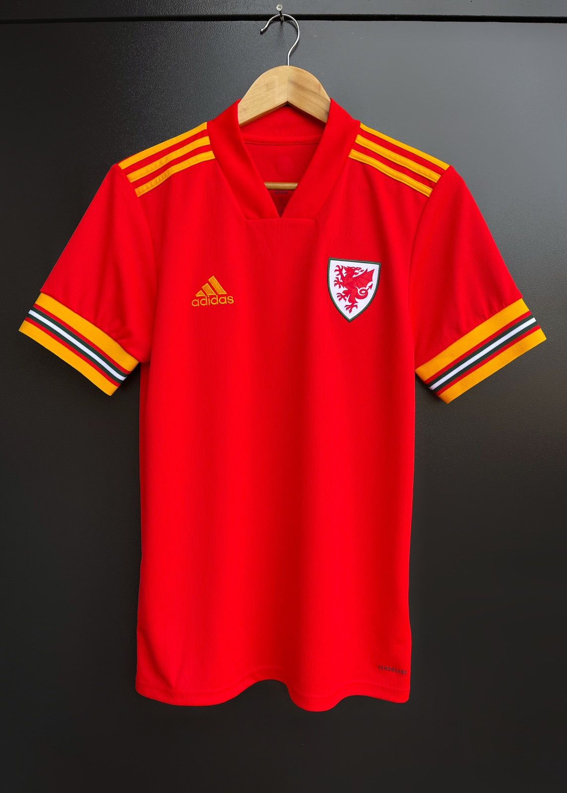 Adidas 2020 Wales soccer jerseys EURO CUP Wales football shirt BALE Size US S / EU 44-46 / 1 - 1 Thumbnail