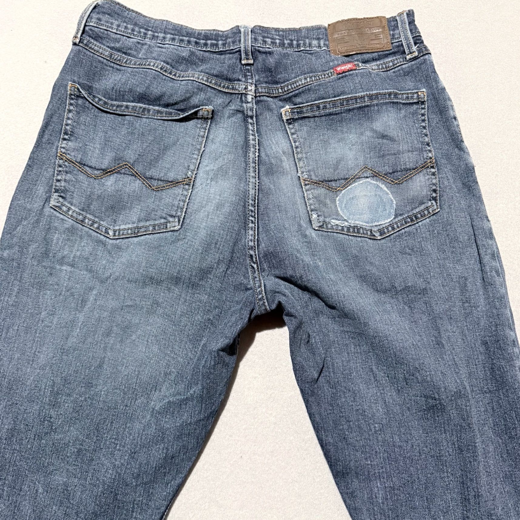 Wrangler Wrangler Jeans Men's Blue Denim Distressed Classic Straight Fit Zip Fly - 32x30 Size US 32 / EU 48 - 4 Thumbnail