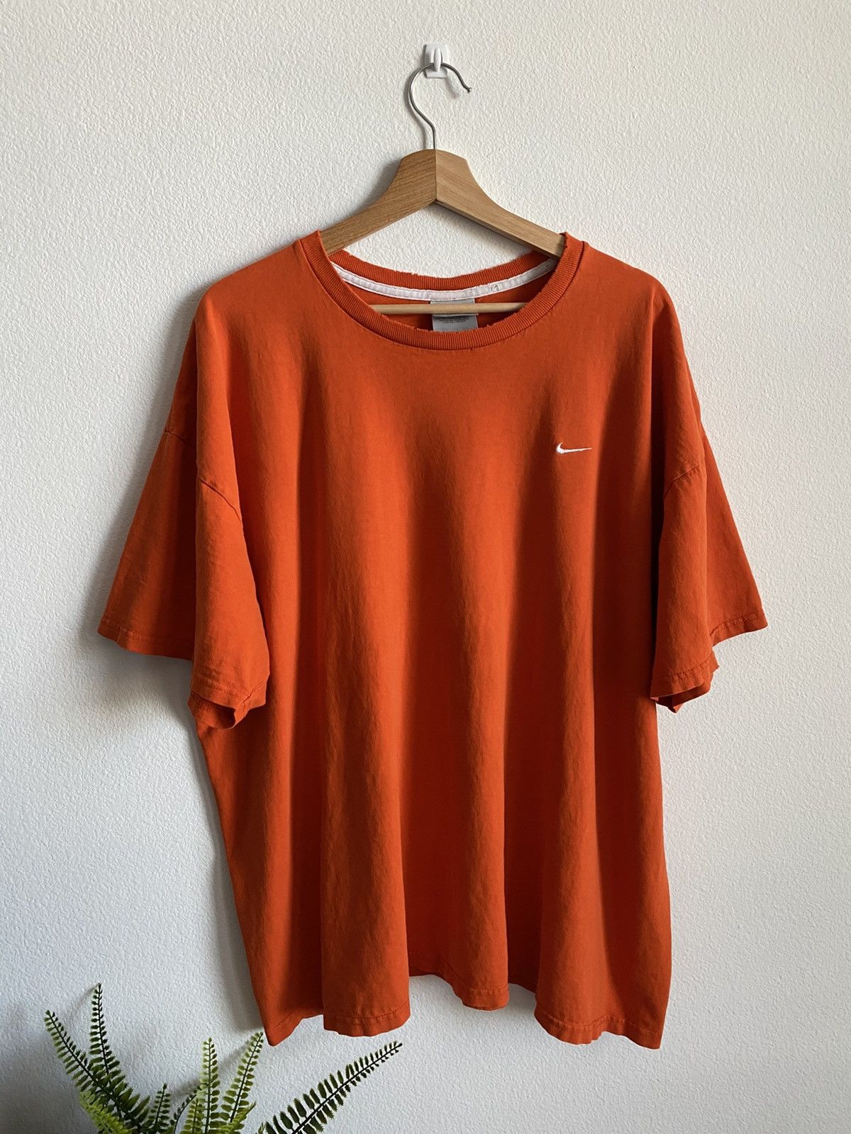 Nike Vintage Y2K Thrashed Faded Nike Tee Size US XXL / EU 58 / 5 - 1 Thumbnail
