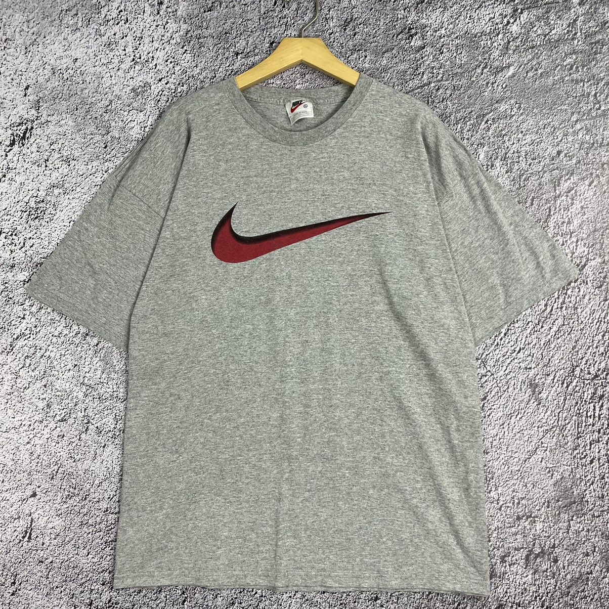 Nike × Vintage Nike Vintage 00s 🥵 Big Red centre swoosh logo t shirt tee Size US XL / EU 56 / 4 - 2 Thumbnail