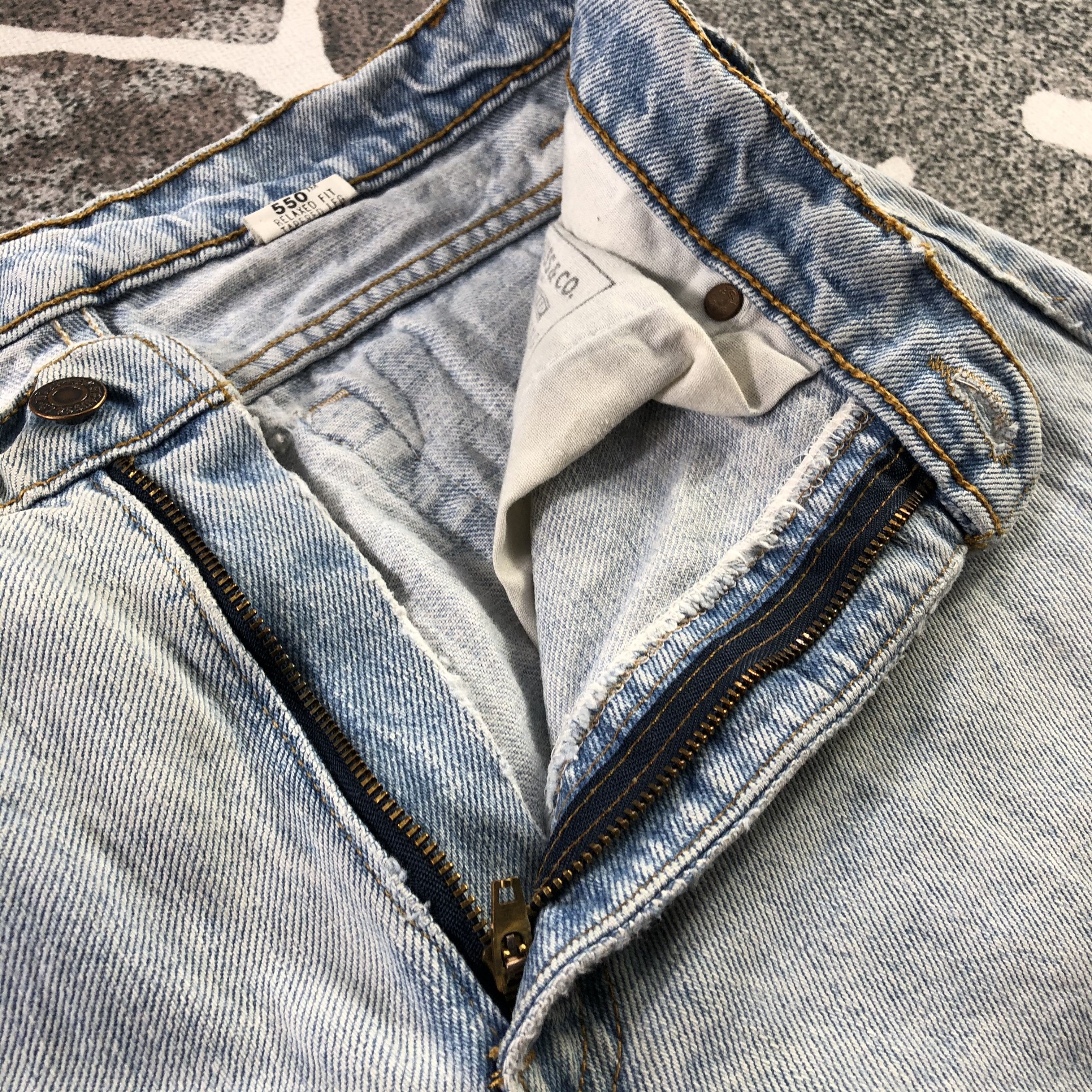 Levi's Vintage 90s Levi's 550 Jeans Lightwash Denim KJ1389 Size US 31 - 11 Thumbnail