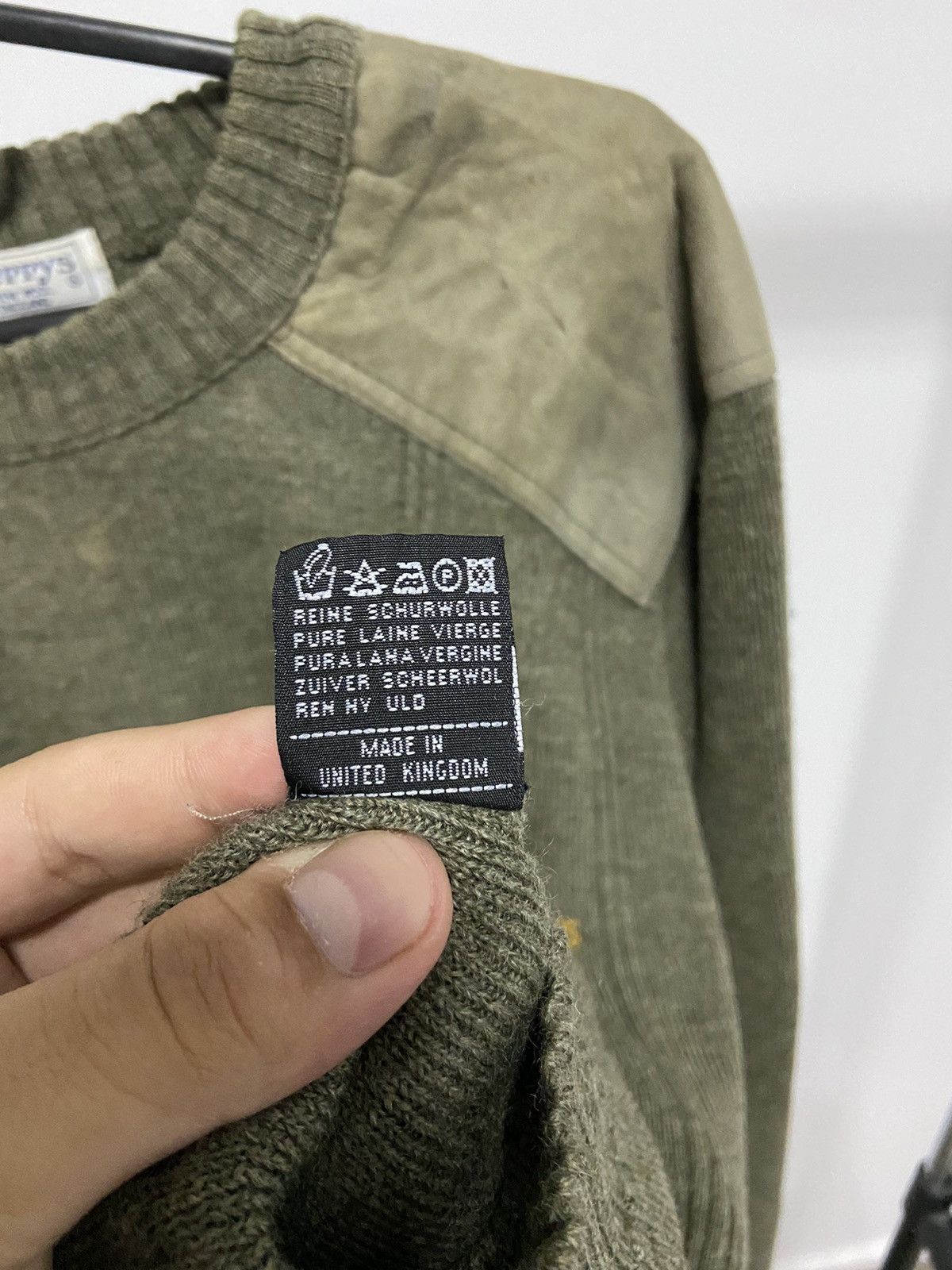 Burberry Burberry Vintage sweater Wool knitted Logo leather elbows Size US XL / EU 56 / 4 - 6 Thumbnail