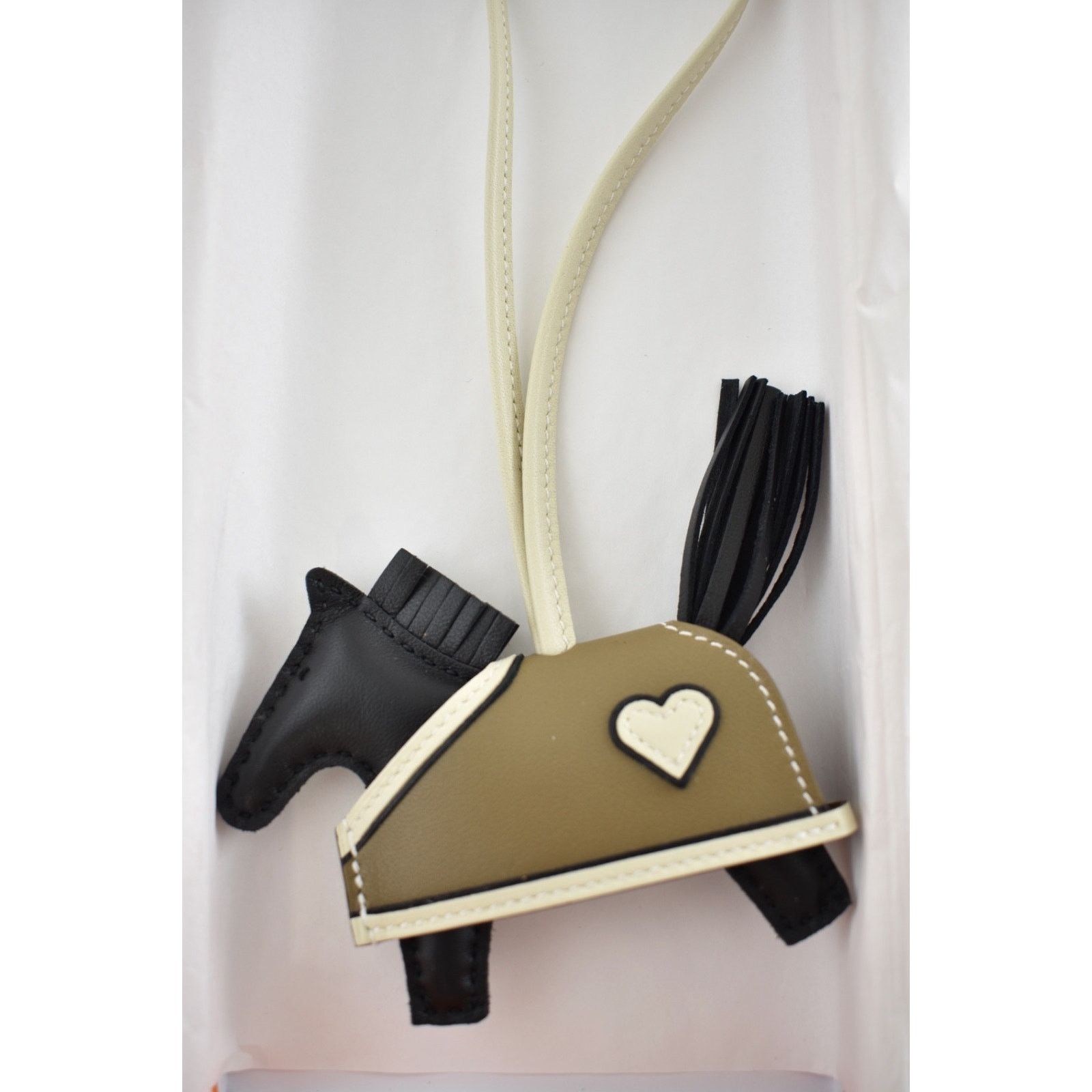Hermes Hermes Horse Rodeo Coeur PM Heart Black Etoupe Leather Charm Size ONE SIZE - 7 Thumbnail