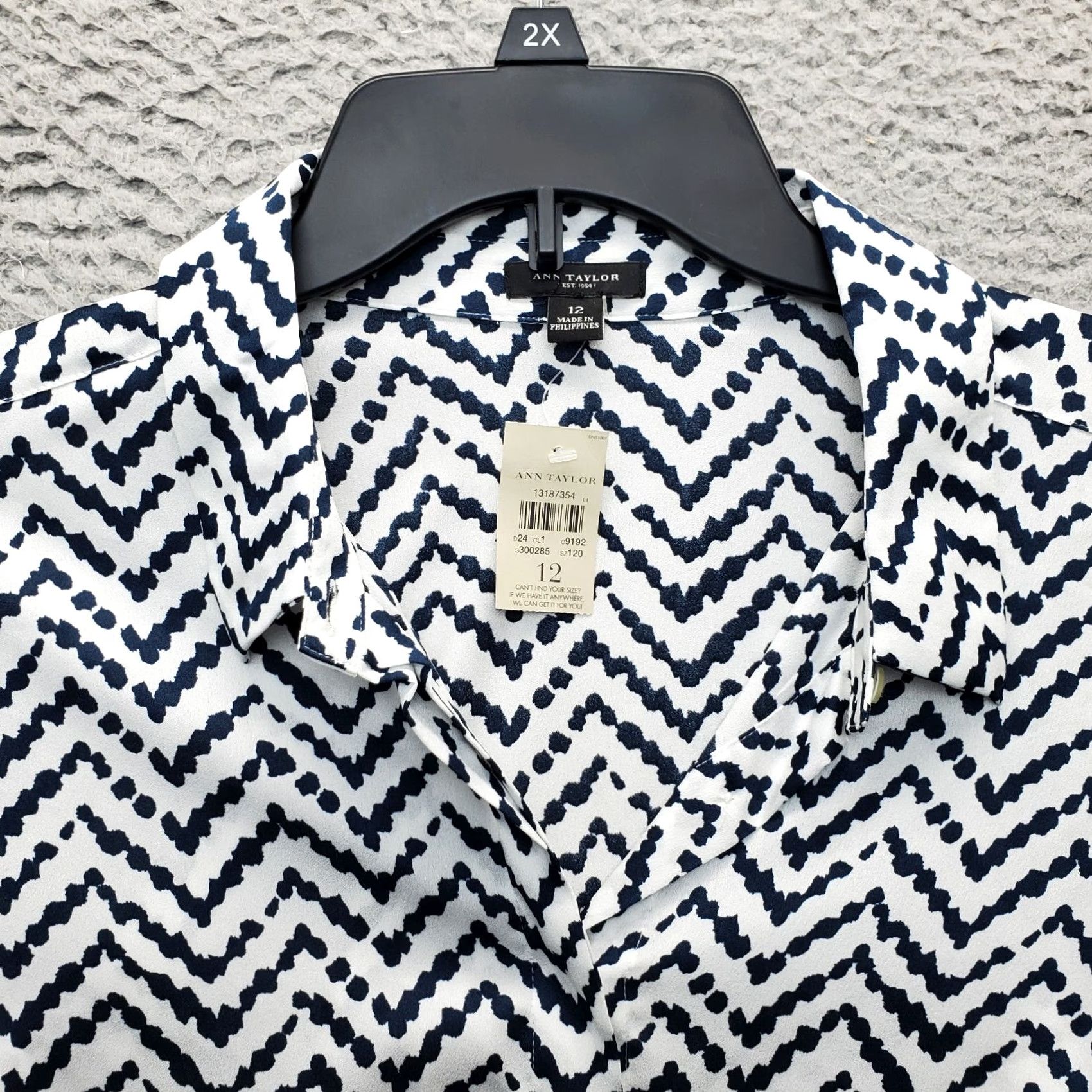Ann Taylor Ann Taylor Shirt Womens 12 Multi Chevron Roll Tab Sleeve Button-Up Size XL / US 12-14 / IT 48-50 - 5 Thumbnail