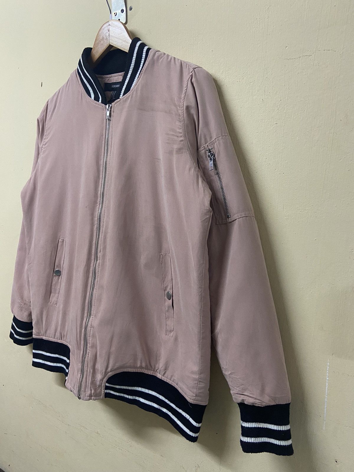 Forever 21 Forever 21 Hello Embroidered Graphic Bomber Size M / US 6-8 / IT 42-44 - 3 Thumbnail