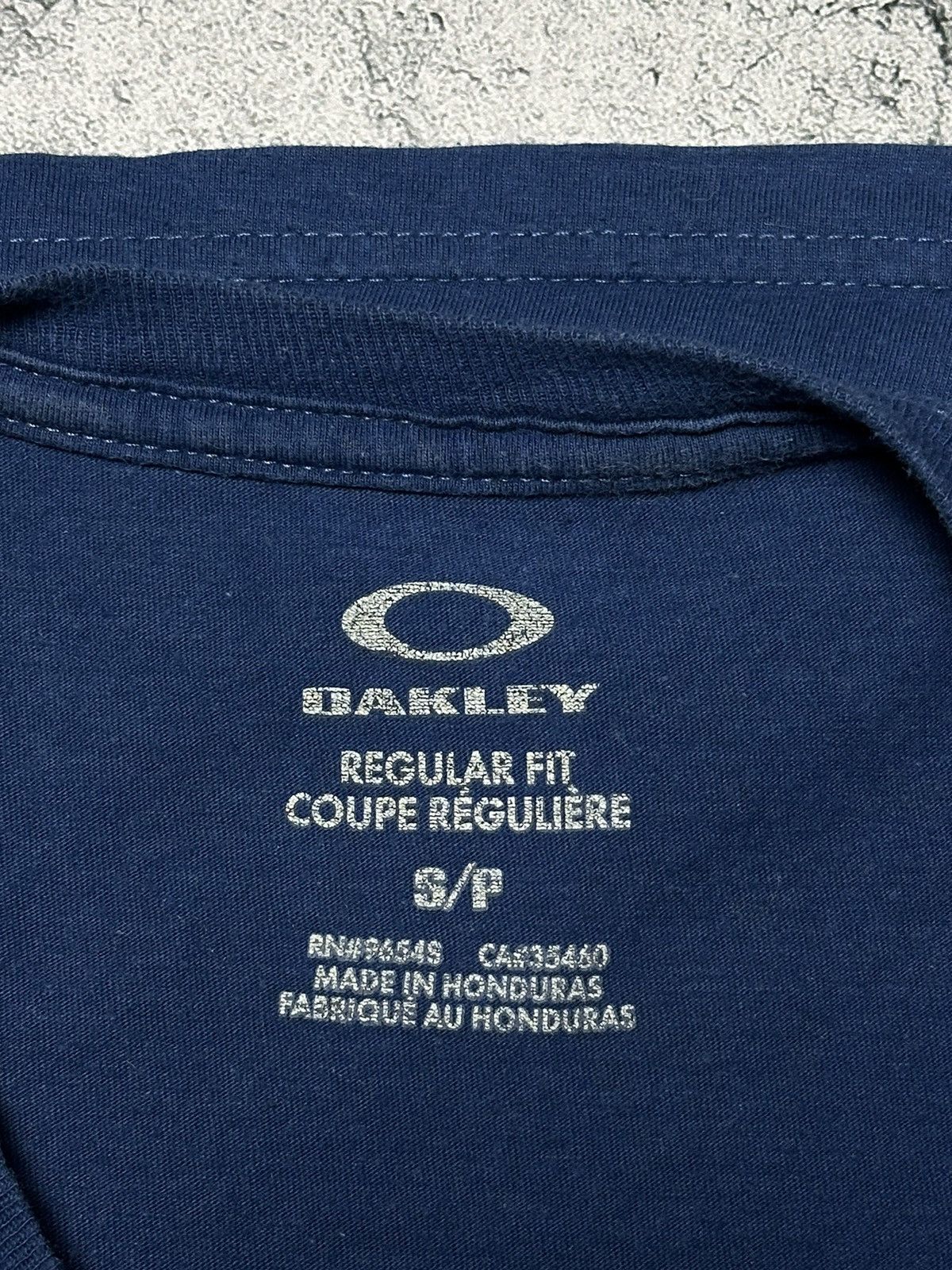 Vintage Oakley Center Logo T-Shirt Size US S / EU 44-46 / 1 - 7 Thumbnail