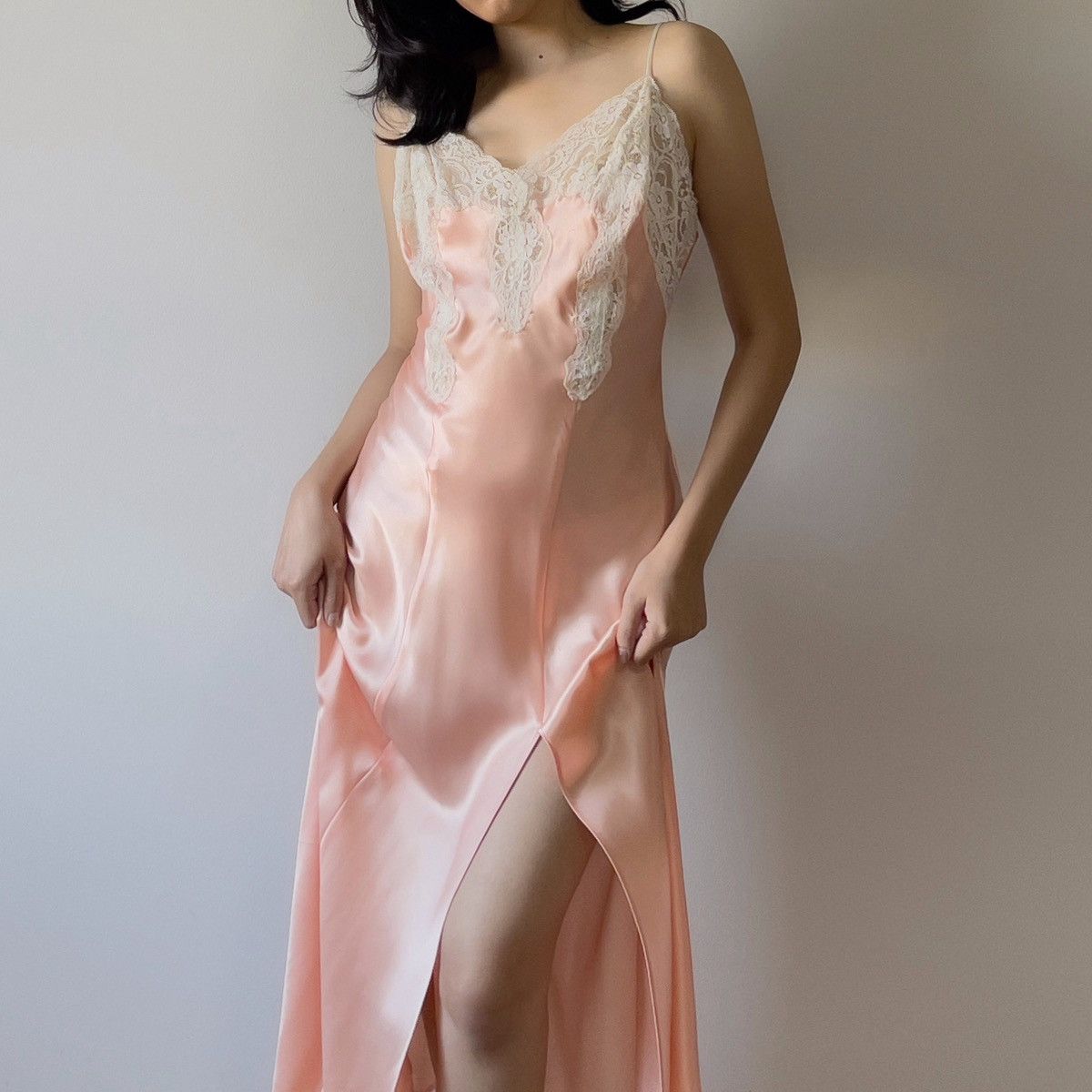 Victoria's Secret Victoria’s Secret 1990s Peach Satin & Lace Slip Gown (S–M) Size S / US 4 / IT 40 - 3 Thumbnail