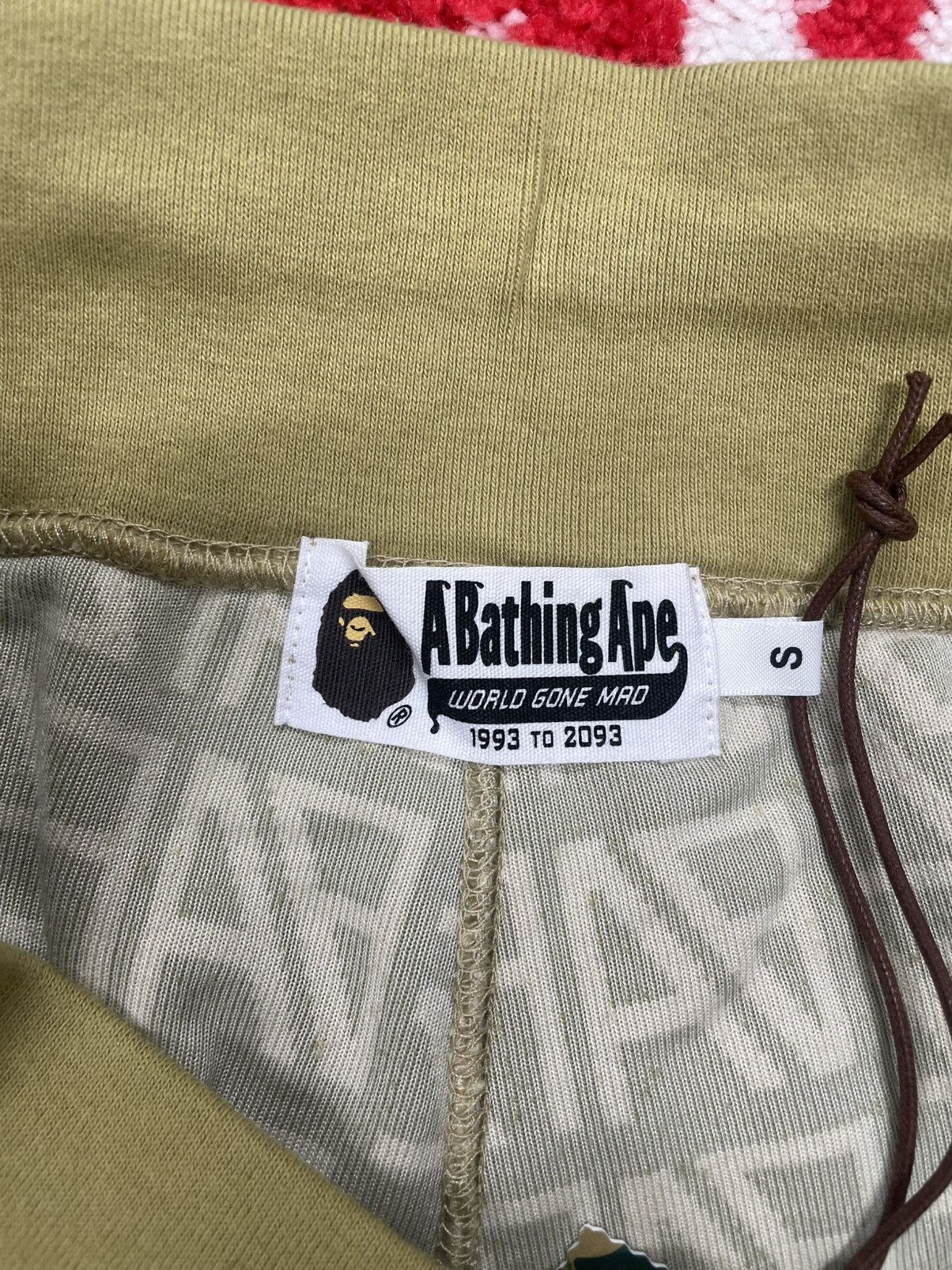 Bape BAPE LOGO MONOGRAM VELOUR SHORTS Size US 29 - 4 Thumbnail