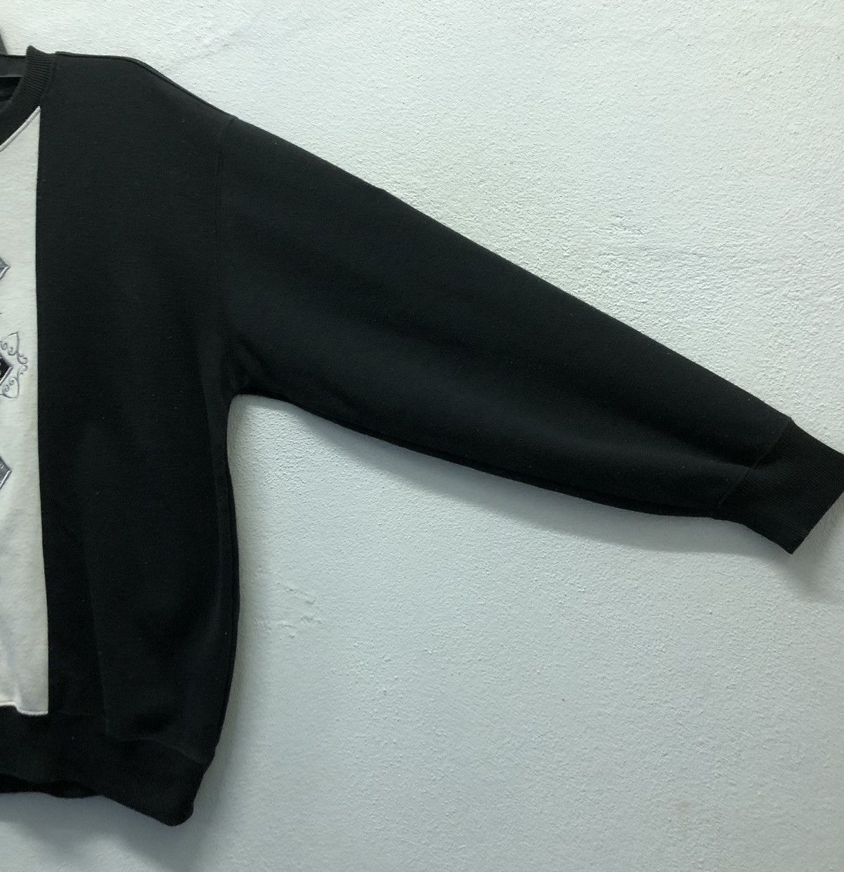 MCM Vintage MCM Black & White Baroque Sweatshirt - Size L Size US L / EU 52-54 / 3 - 5 Thumbnail