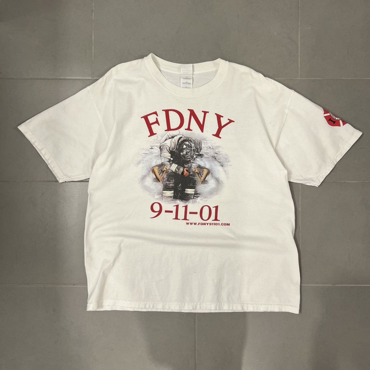 Vintage Vintage NYC Angel Dead Firemen FDNY T-shirt White 2001 9/11 Size US XL / EU 56 / 4 - 4 Thumbnail