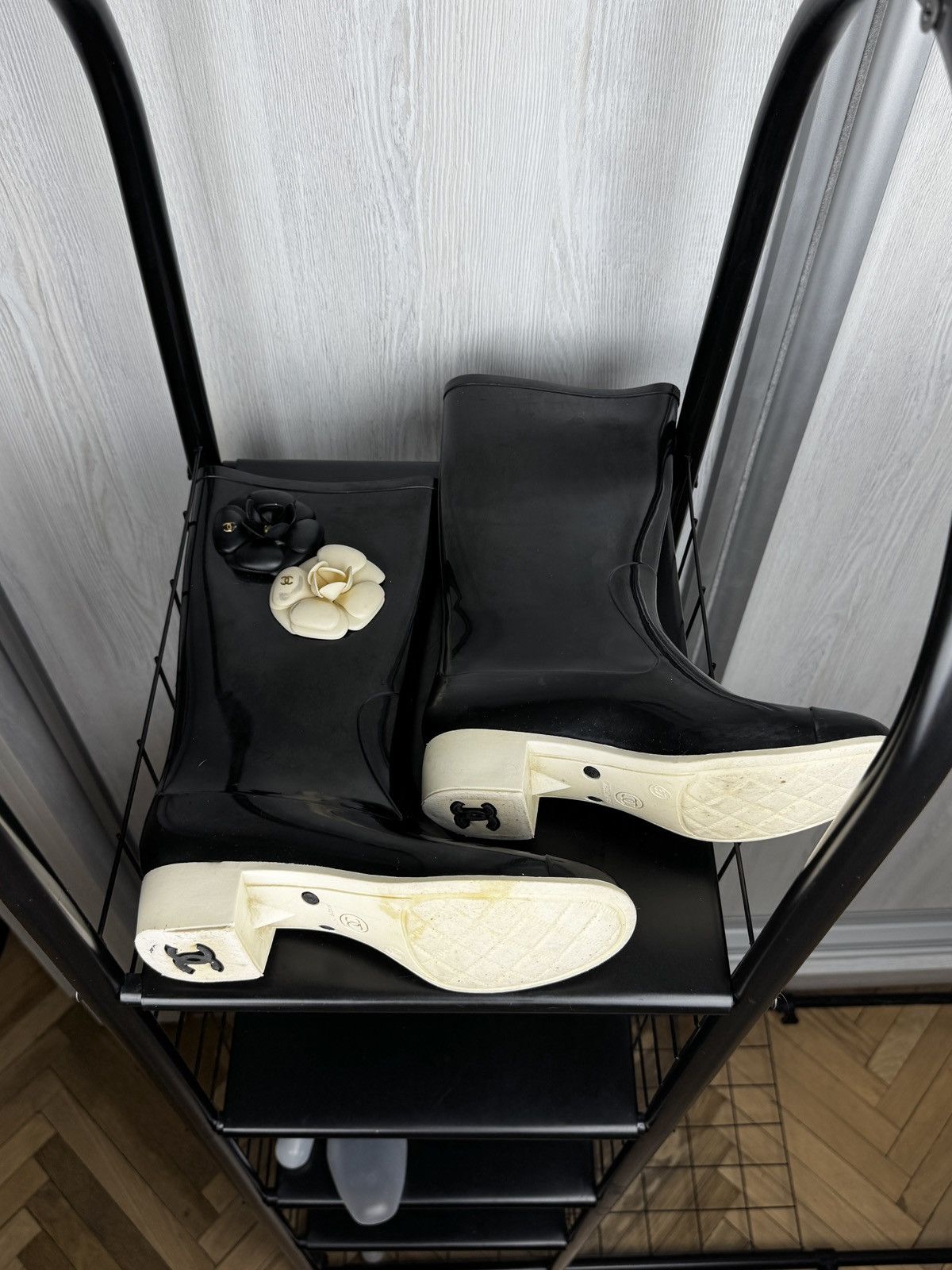 Chanel CHANEL Rubber Camellia Rain Boots Black size 37 Size US 7 / IT 37 - 17 Thumbnail
