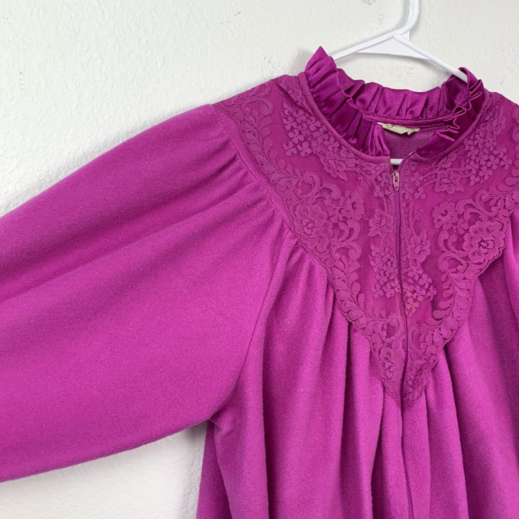 Vintage VINTAGE Kingly Nightgown Robe XS? XL? No Size tag — Regular Women Nightgown, Robe, Magenta Fleece Lace Pockets Zipper Mock Neck Long Sleeve Size XL / US 12-14 / IT 48-50 - 2 Thumbnail