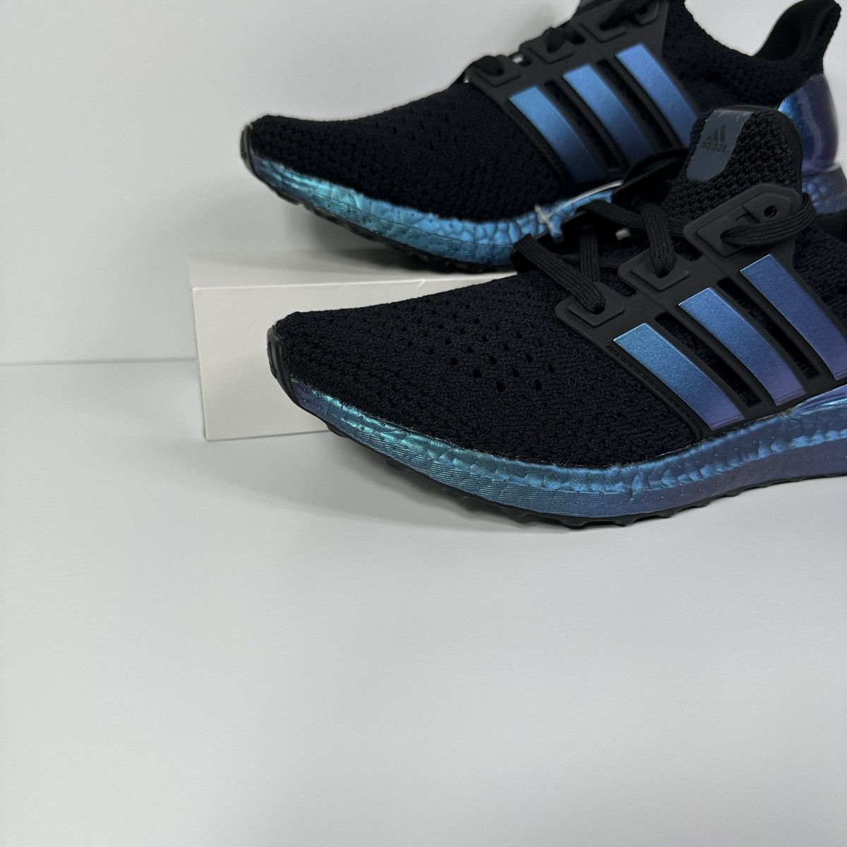 Adidas ULTRABOOST CLIMA IRIDESCENT PACK SIGNAL RUNNING PRIMEKNIT Size US 7.5 / EU 40-41 - 5 Thumbnail