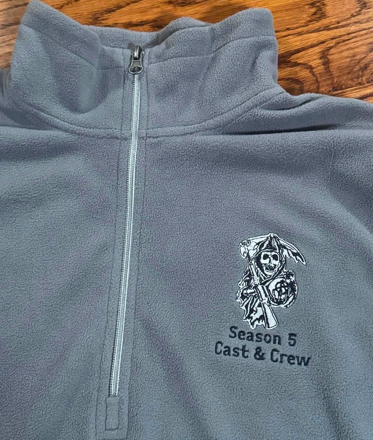 Vintage Sons Of Anarchy Season 5 Cast & Crew Grey Fleece 1/2 Zip L Size US L / EU 52-54 / 3 - 2 Thumbnail