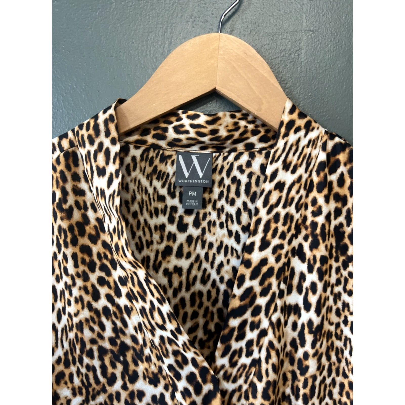 Worthington VINTAGE Worthington Womens Bodysuit Leopard Cheetah Print Sleeveless V-Neck Petite Medium Black Polyester Blend Modern Look Size M / US 6-8 / IT 42-44 - 2 Thumbnail