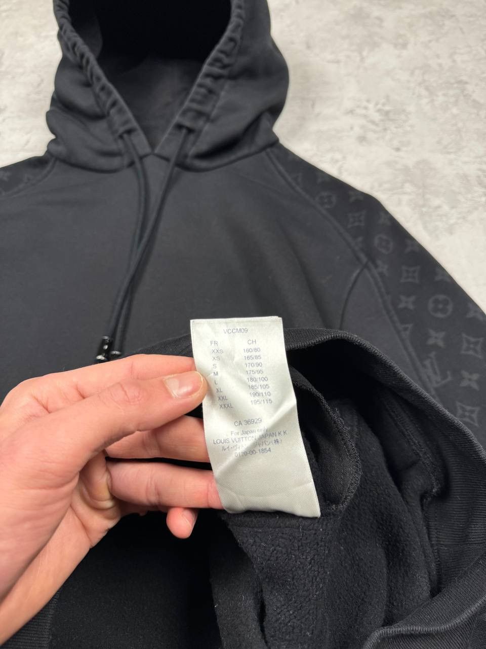 Louis Vuitton Louis Vuitton Monogram Circle Cut Black Hoodie Size M Size US M / EU 48-50 / 2 - 18 Thumbnail