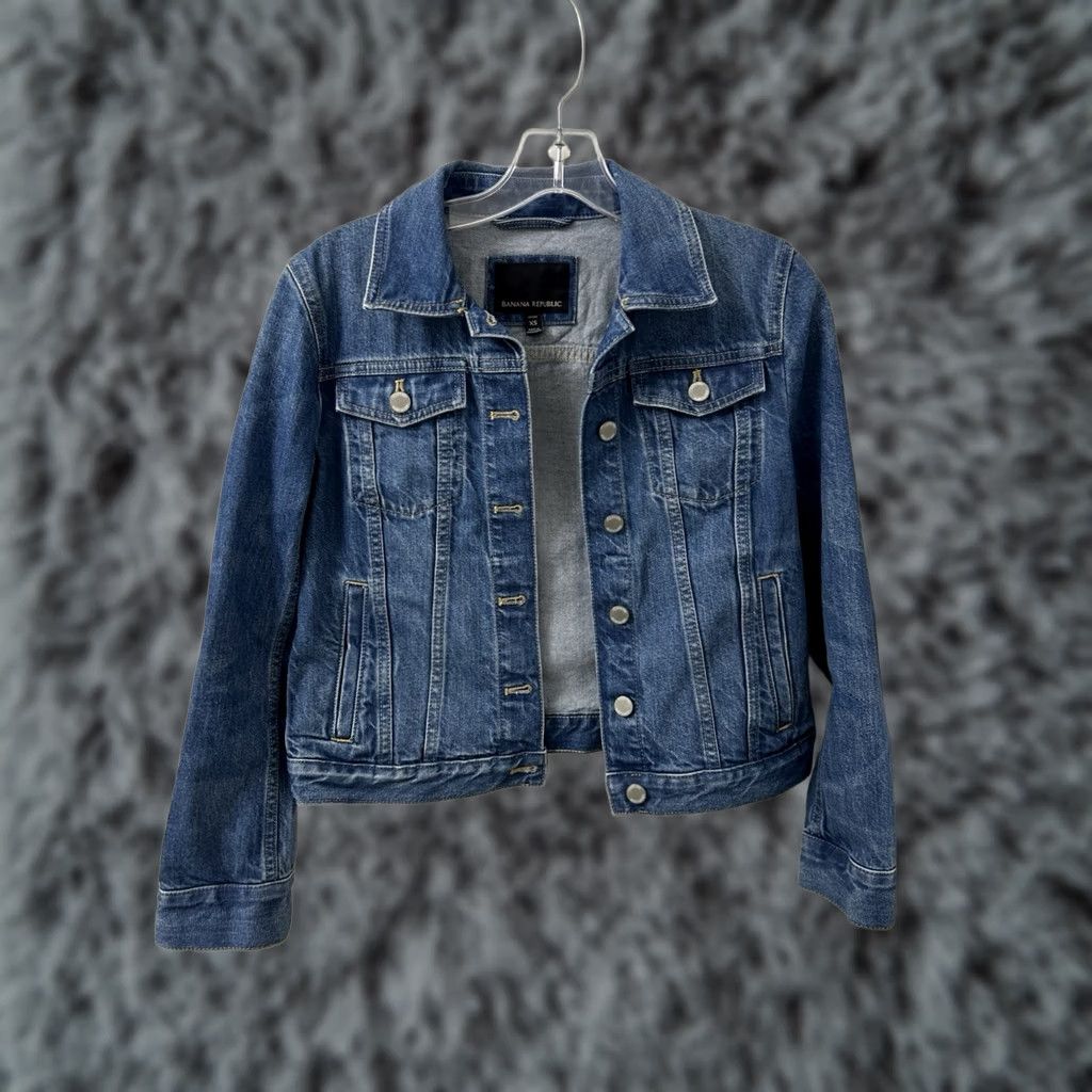 Banana Republic Banana Republic Essential Denim Jacket Petite XS Medium Wash 674654-02 Size XS / US 0-2 / IT 36-38 - 1 Thumbnail