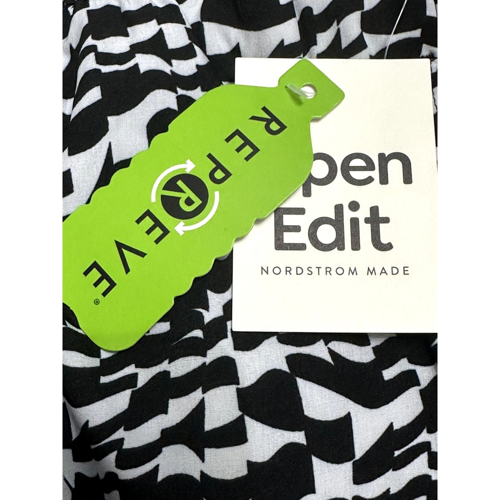 Other Open Edit Volley Swim Trunks BuiltIn Mesh Black/White XL NWT Size US 36 / EU 52 - 7 Thumbnail
