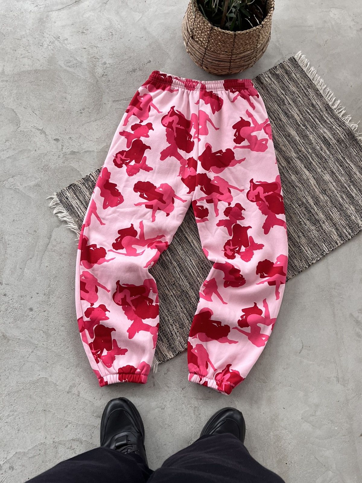 Named Collective Hype Named Collective Unrealistic Pink camouflage Sweatpants Size US 32 / EU 48 - 2 Thumbnail