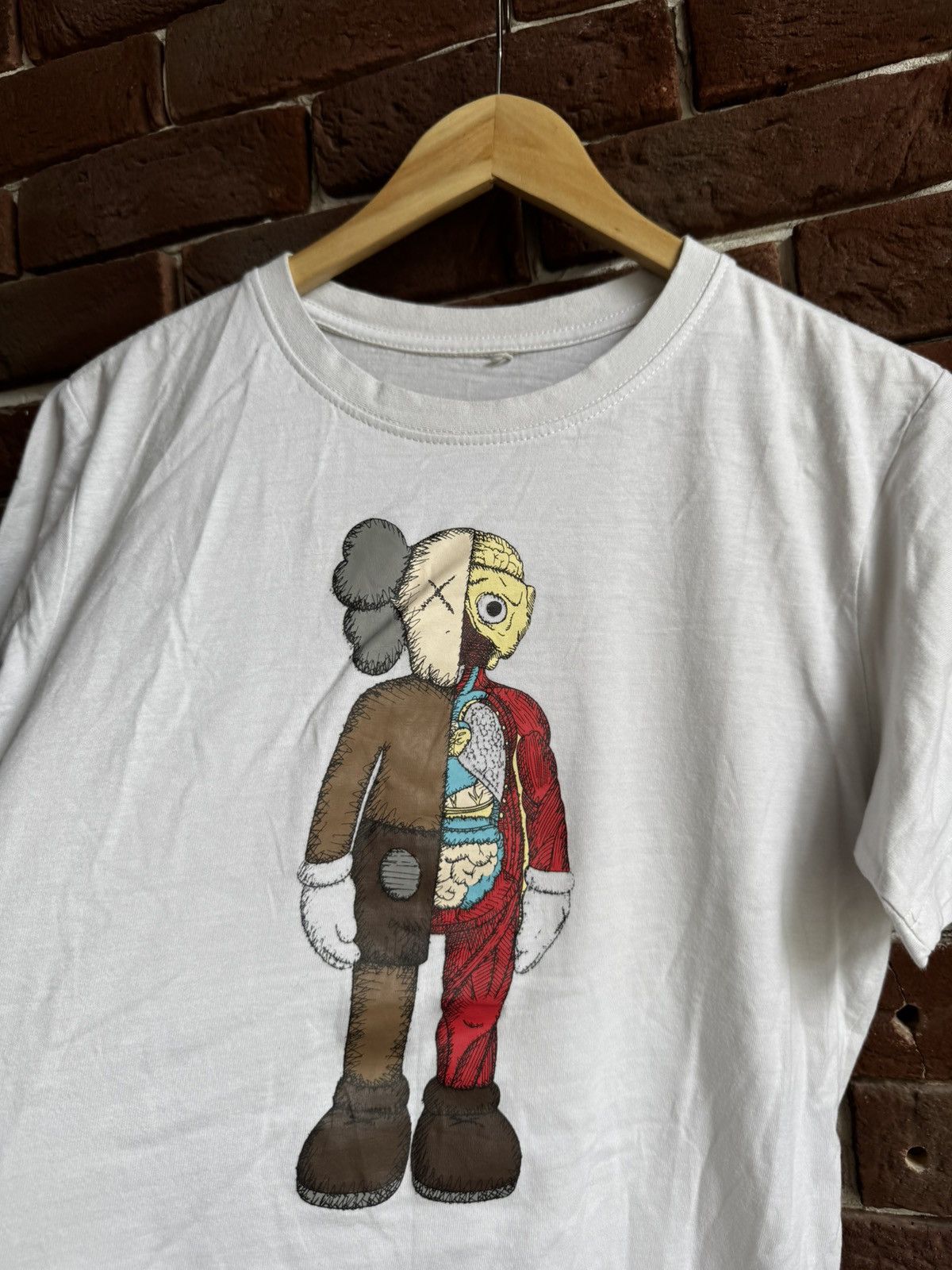 Japanese Brand Uniqlo Kaws T Shirt Rare Logo Tee Hype Streetwear Collab M Size US M / EU 48-50 / 2 - 4 Thumbnail
