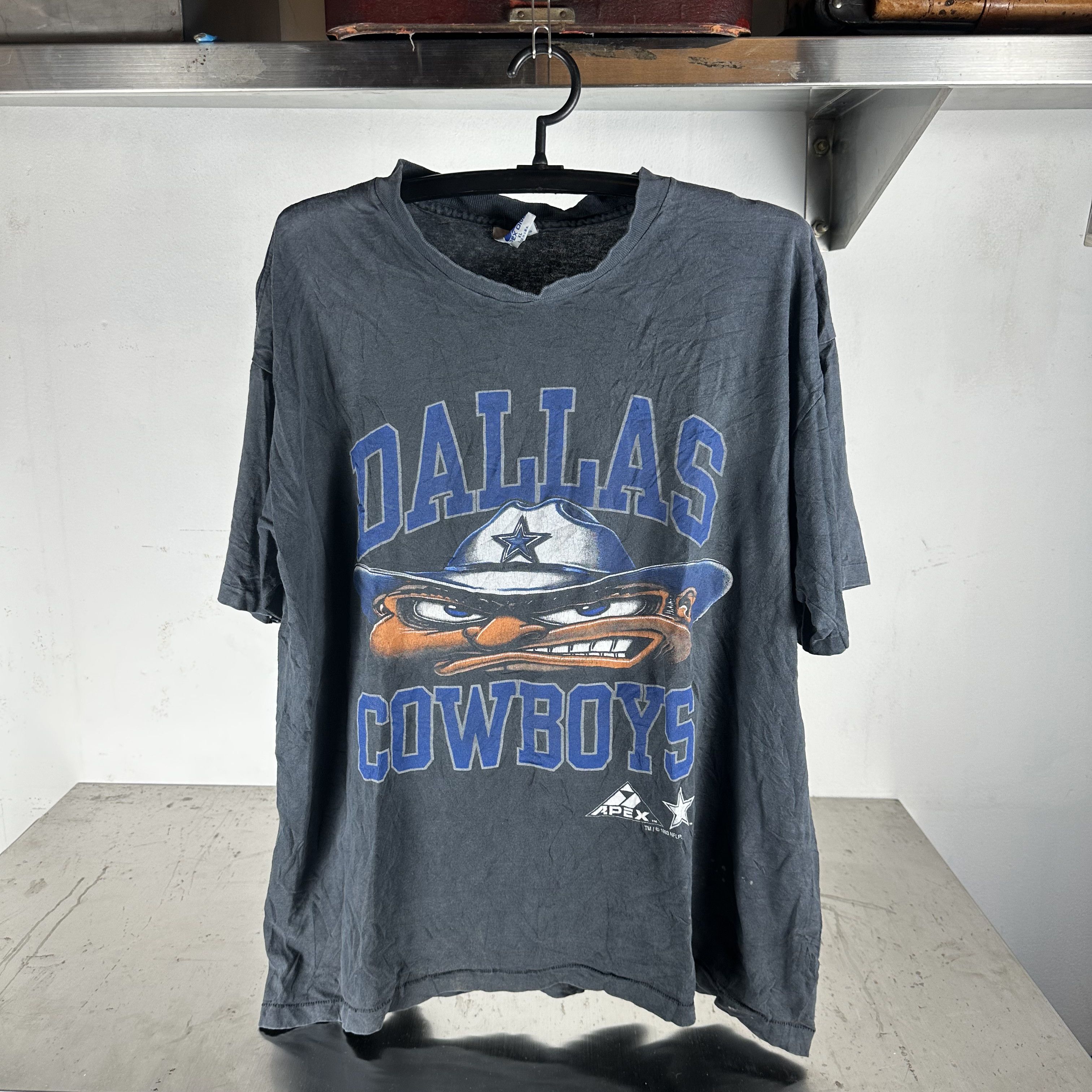 Vintage ​Vintage 1993 Dallas Cowboys NFL Apex One Graphic T-shirt Size US XXL / EU 58 / 5 - 1 Thumbnail
