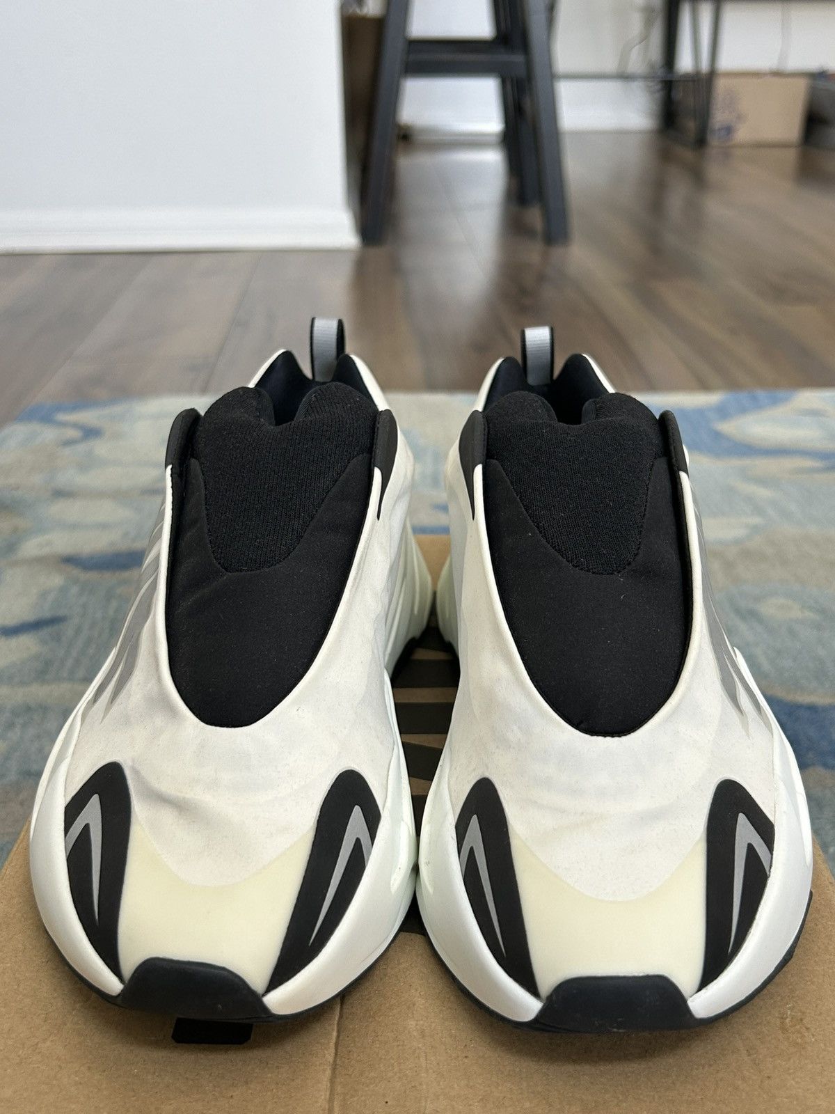 Yeezy Adidas Yeezy boost 700 mnvn laceless analog Size US 8 / EU 41 - 6 Thumbnail