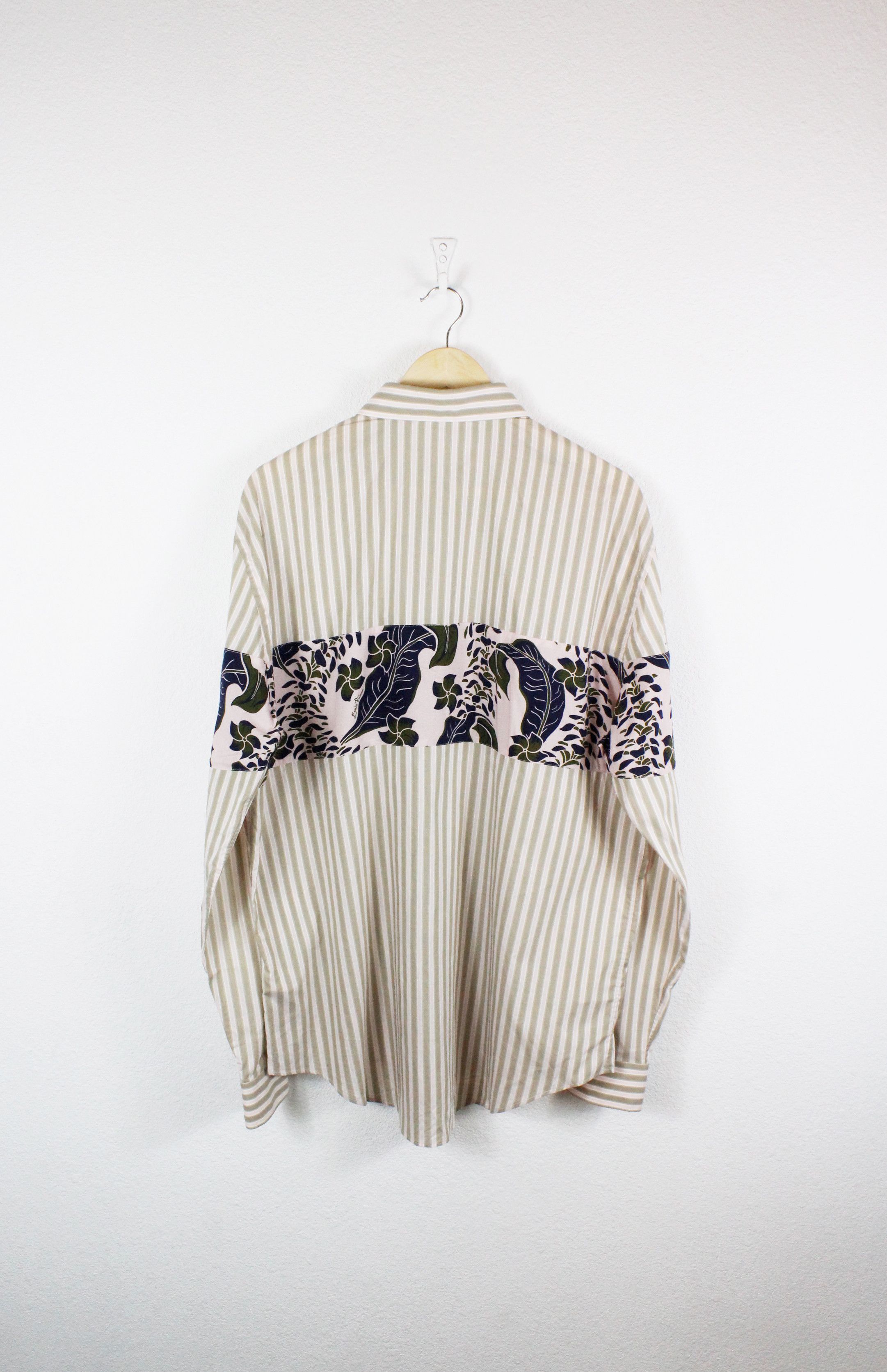Louis Vuitton Louis Vuitton Striped Floral Hawaii Logo Print Shirt Size US XL / EU 56 / 4 - 5 Thumbnail
