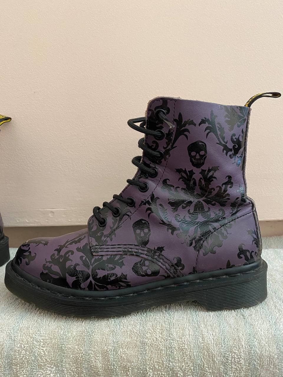 Dr. Martens 📌 Dr Martens 1460 Pascal Cassidy Soft Purple Leather Skulls Size US 8 / IT 38 - 4 Thumbnail