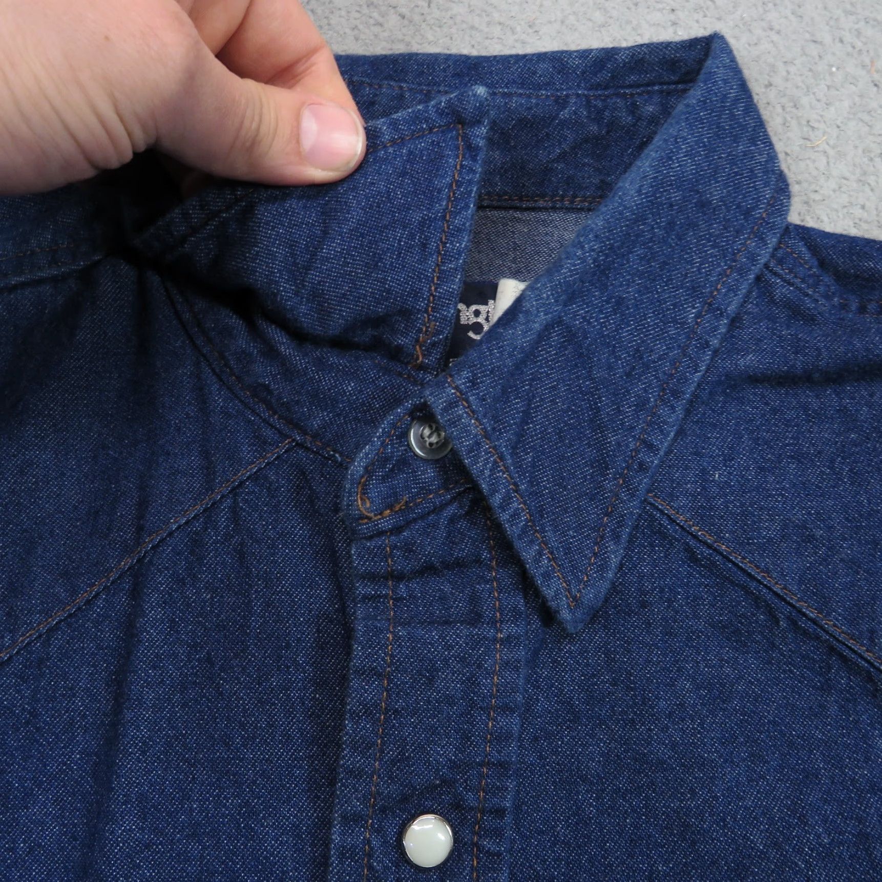 Ralph Lauren VINTAGE Wrangler Shirt Men 17 Blue Denim Western Pearl Snap X-Long Tails Raw Hem Shirt Men 17 Blue Denim Western Pearl Snap X-Long Tails Raw Hem Size US XL / EU 56 / 4 - 4 Thumbnail