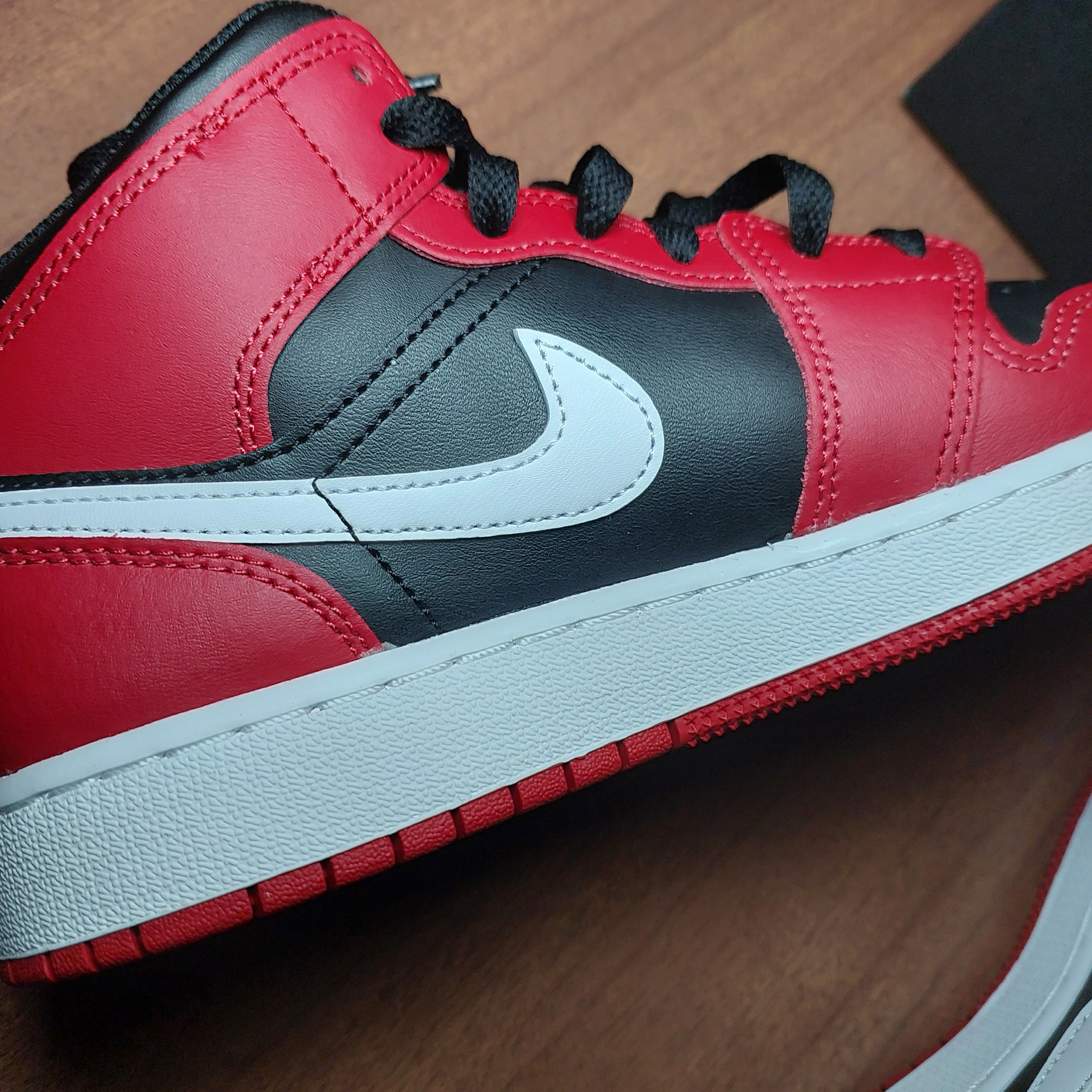 Jordan Brand Air Jordan 1 Mid Gym Red 6Y (GS) (Good Condition) Size US 6 / EU 39 - 5 Thumbnail