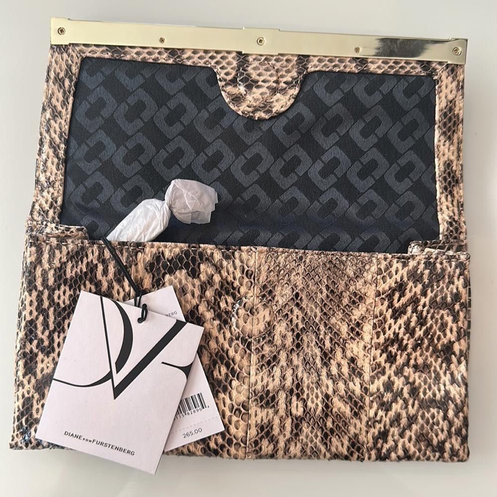 Diane von Furstenberg Diane von Furstenberg DVF Snakeskin Envelope Clutch Coral Size ONE SIZE - 3 Thumbnail