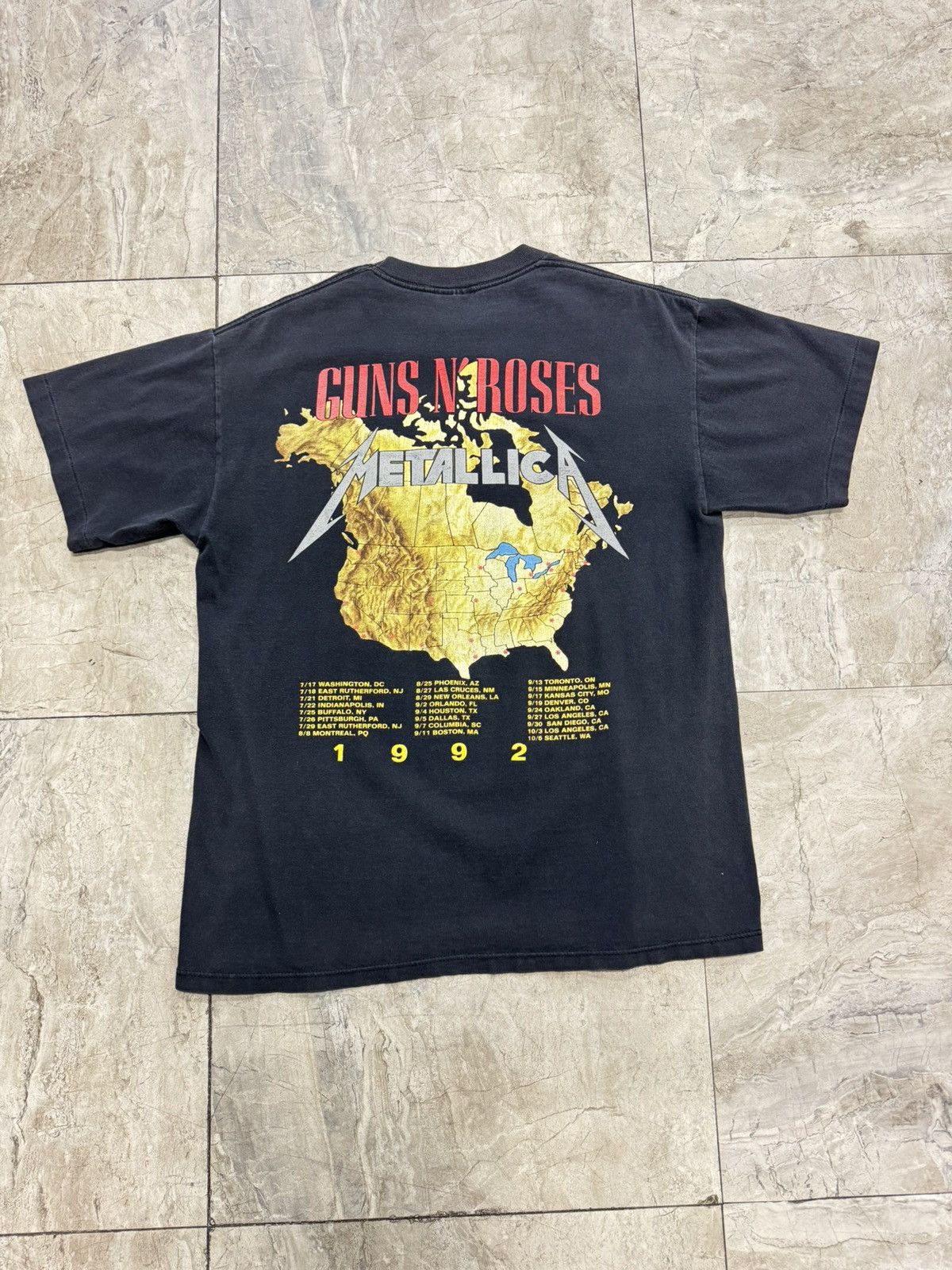 Vintage Vintage Metallica & Guns N Roses 1992 Tour Tee Size US L / EU 52-54 / 3 - 3 Thumbnail