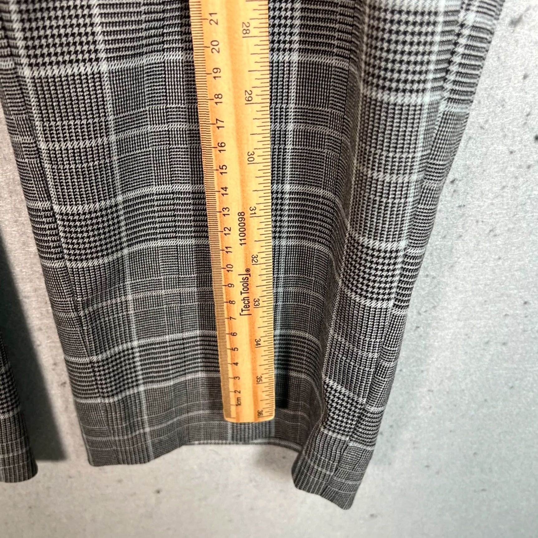 Banana Republic Banana Republic Curvy Avery Plaid Cropped Pants Size 16 Gray Black Tapered Size 38" / US 16 / IT 52 - 6 Thumbnail