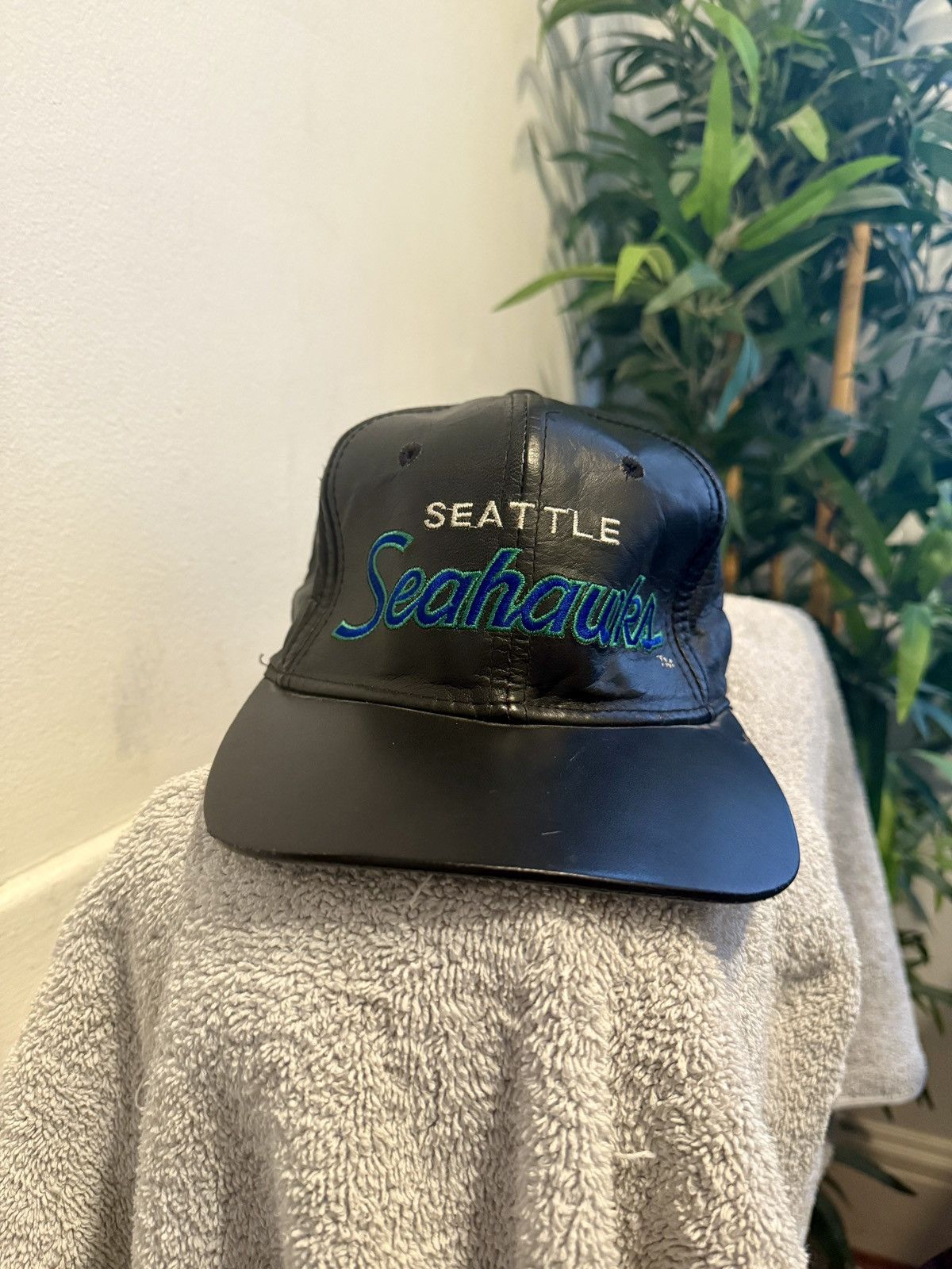 NFL Seattle Seahawks - Vintage Black Leather Snap Back Cap Size ONE SIZE - 1 Thumbnail