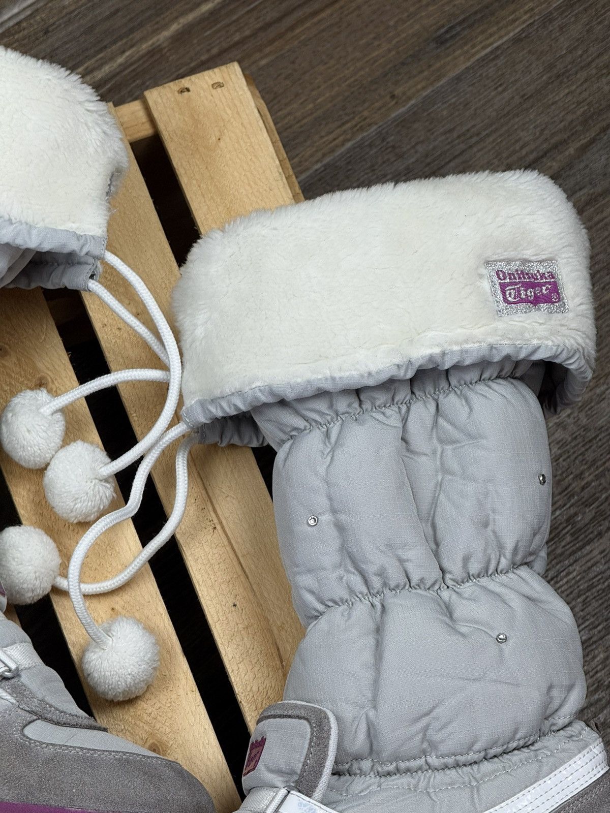 Onitsuka Tiger Womans Asics Onitsuka Tiger Faux Fur Y2K Gray Snow Boots Size US 10 / IT 40 - 7 Thumbnail