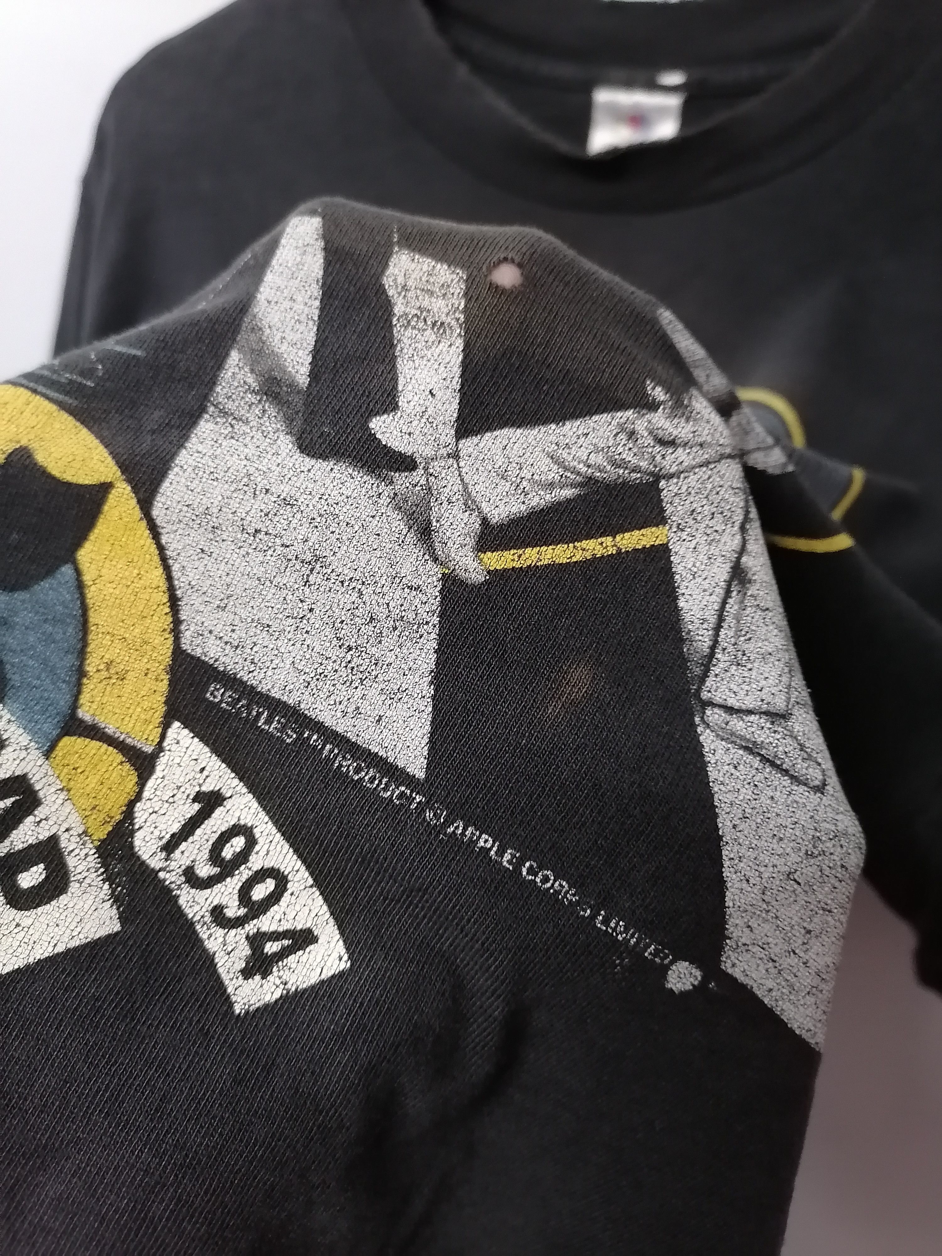Band Tees × Vintage Trashed Faded Vintage 90s The Beatles Abbey Road Band Tees Size US M / EU 48-50 / 2 - 3 Thumbnail