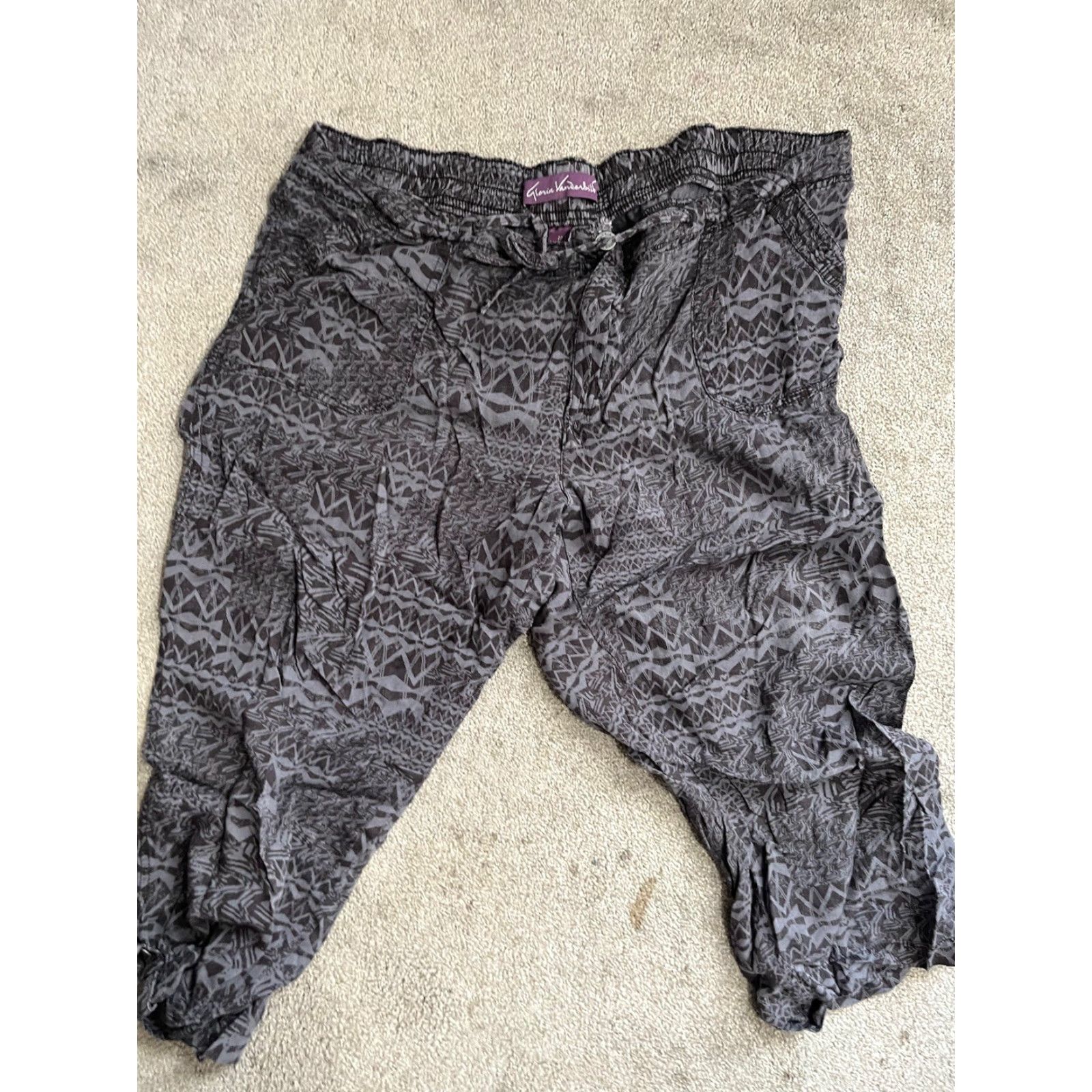 Gloria Vanderbilt Gloria Vanderbilt Casuals Women's Capri Pants Sz 18 Cotton Rayon Aztec Print Gray Plus Size Pockets Elastic Waist Drawstring Size 40" / US 18 - 2 Thumbnail