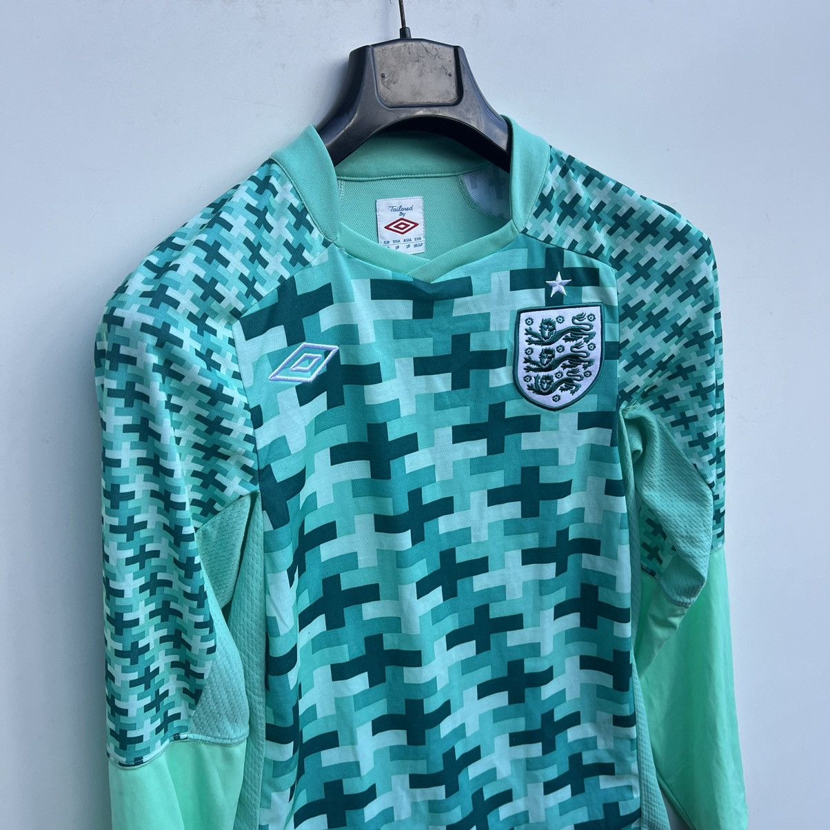 Umbro ENGLAND LONGSLEEVE SHIRT GOALKEEPER UMBRO 2011-2013 Size US S / EU 44-46 / 1 - 2 Thumbnail