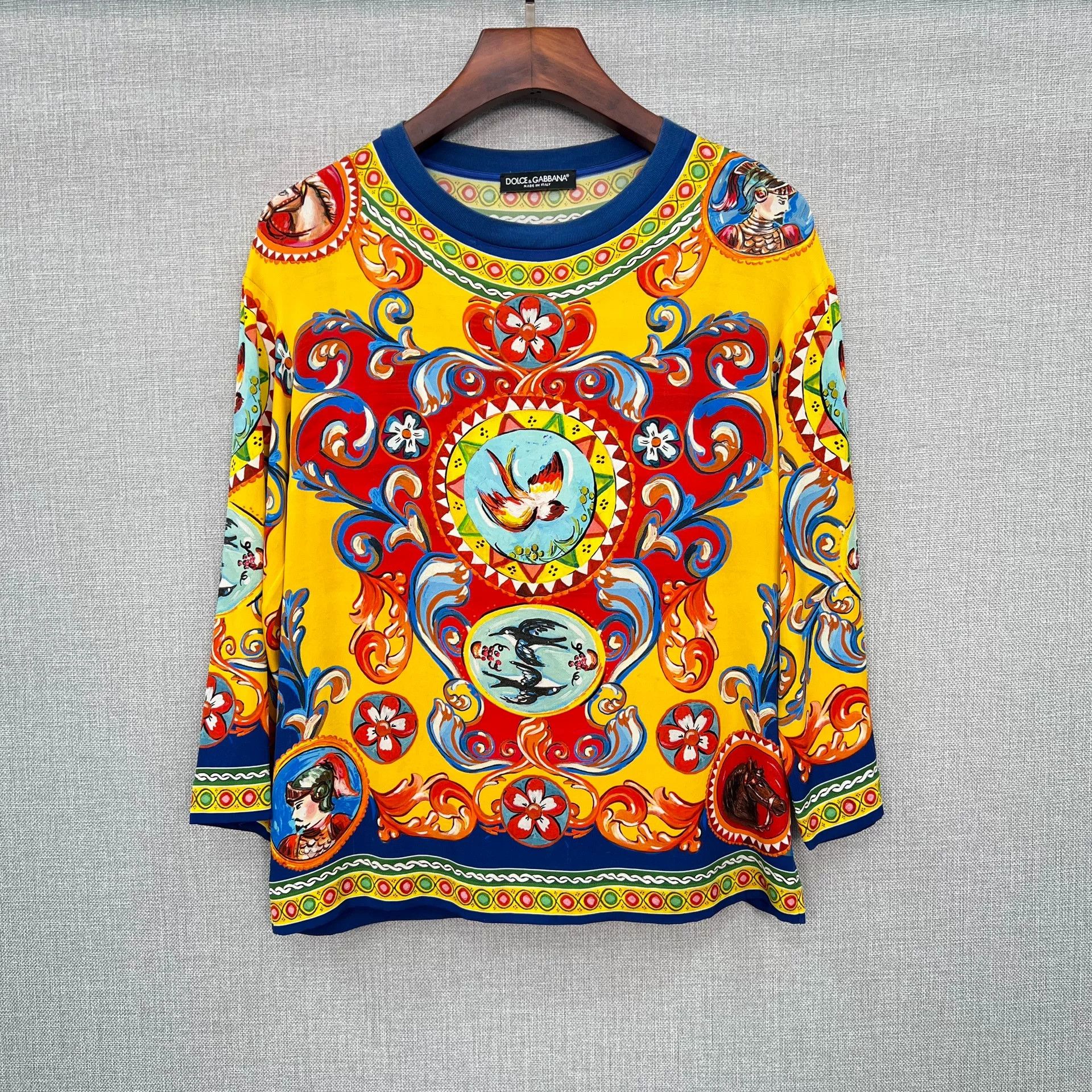 Dolce & Gabbana Dolce&Gabbana Silk Court Oil Painting Top Size S / US 4 / IT 40 - 1 Thumbnail