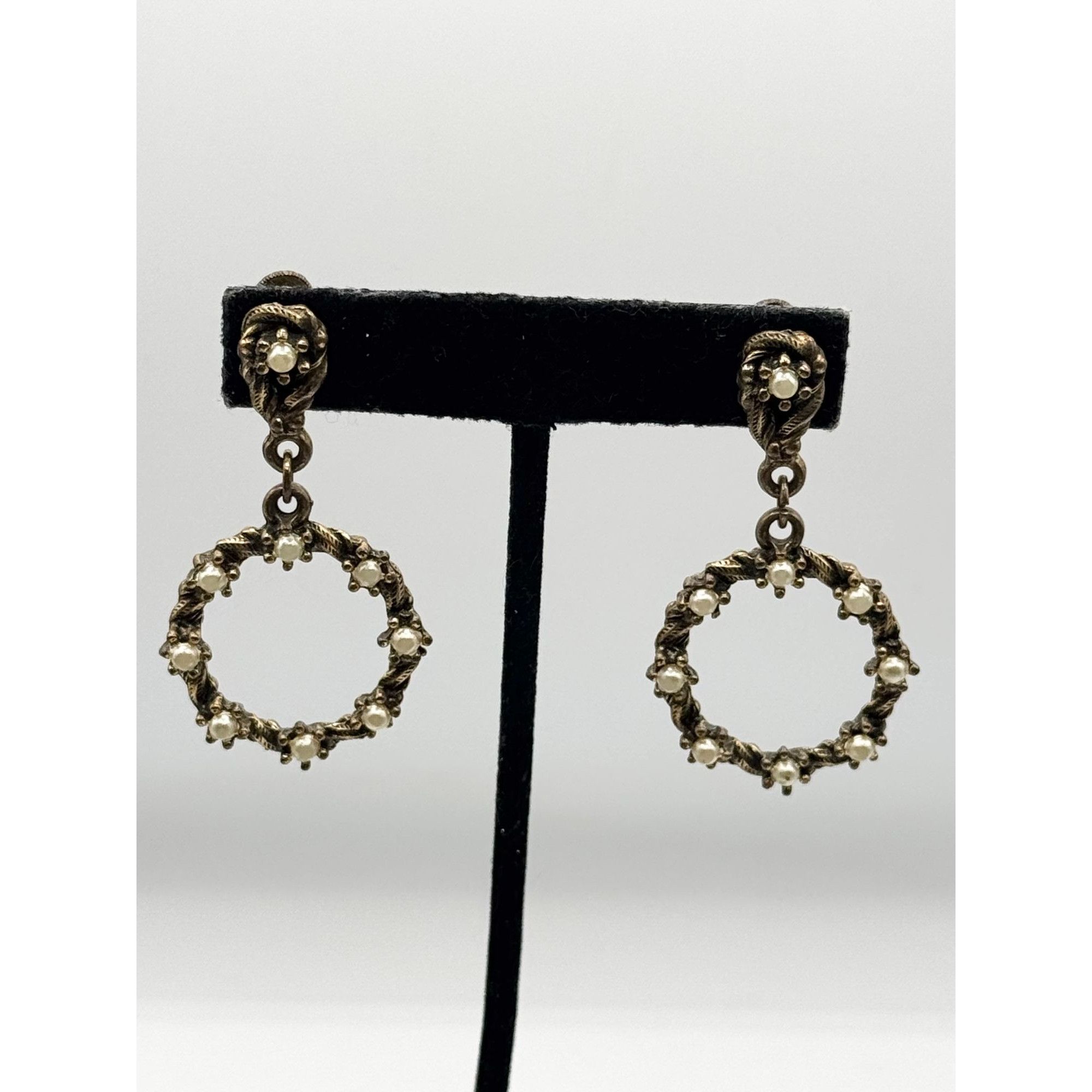 Vintage Vintage pearl dangle drop metal screw back earrings Size ONE SIZE - 1 Thumbnail