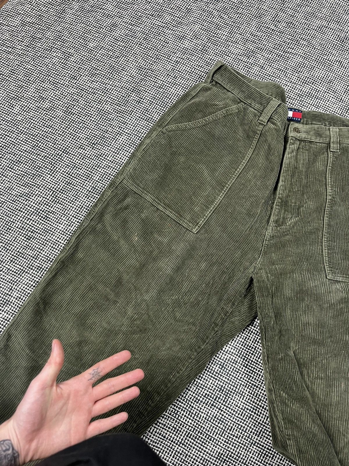 Tommy Hilfiger × Vintage baggy Tommy Hilfiger vintage 90s bottle green corduroy pants Size US 38 / EU 54 - 3 Thumbnail